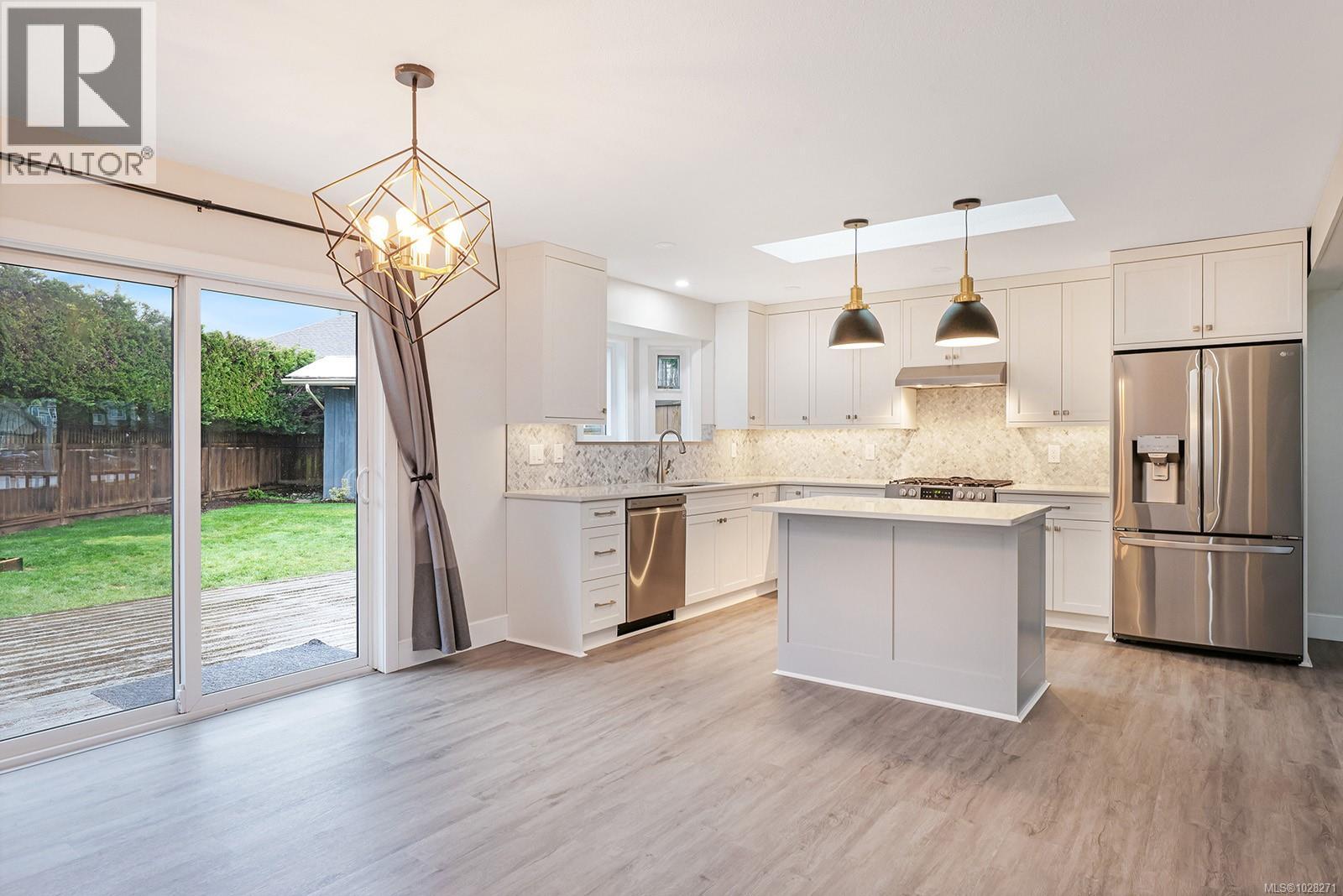 2695 Carstairs Dr, Courtenay, British Columbia  V9N 4A3 - Photo 10 - 1028271