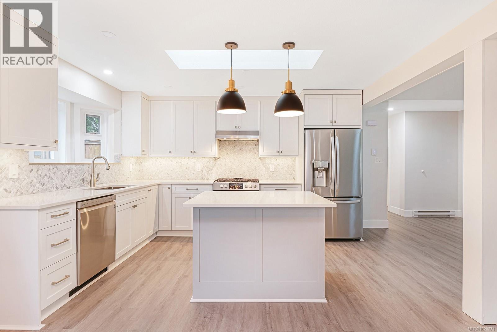 2695 Carstairs Dr, Courtenay, British Columbia  V9N 4A3 - Photo 2 - 1028271