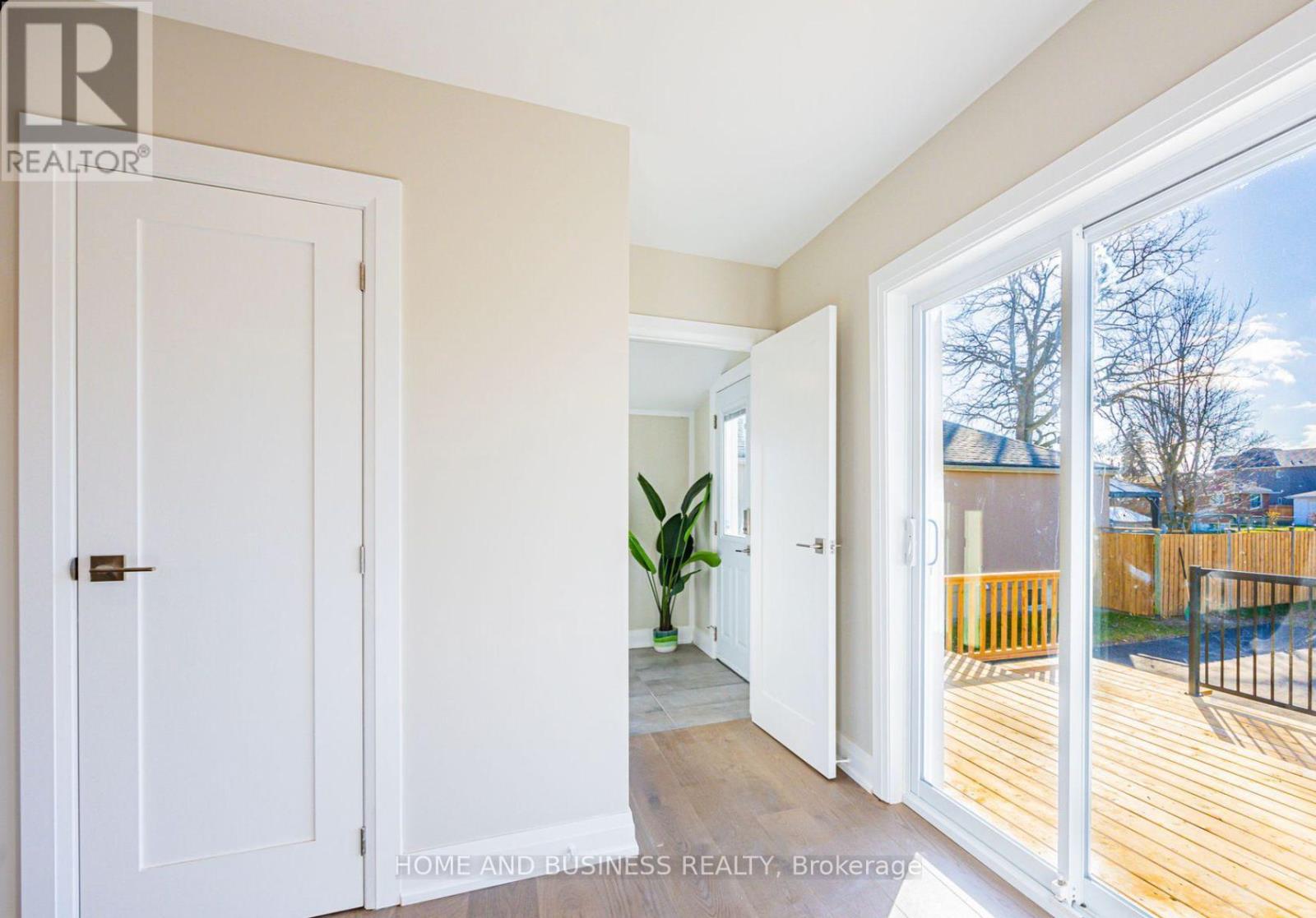 1326 Meredith Avenue, Mississauga, Ontario  L5E 2E7 - Photo 11 - W12864000