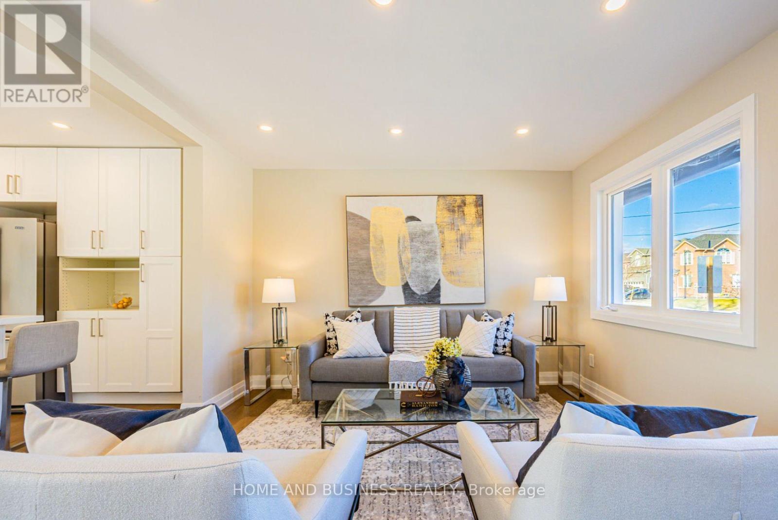 1326 Meredith Avenue, Mississauga, Ontario  L5E 2E7 - Photo 3 - W12864000