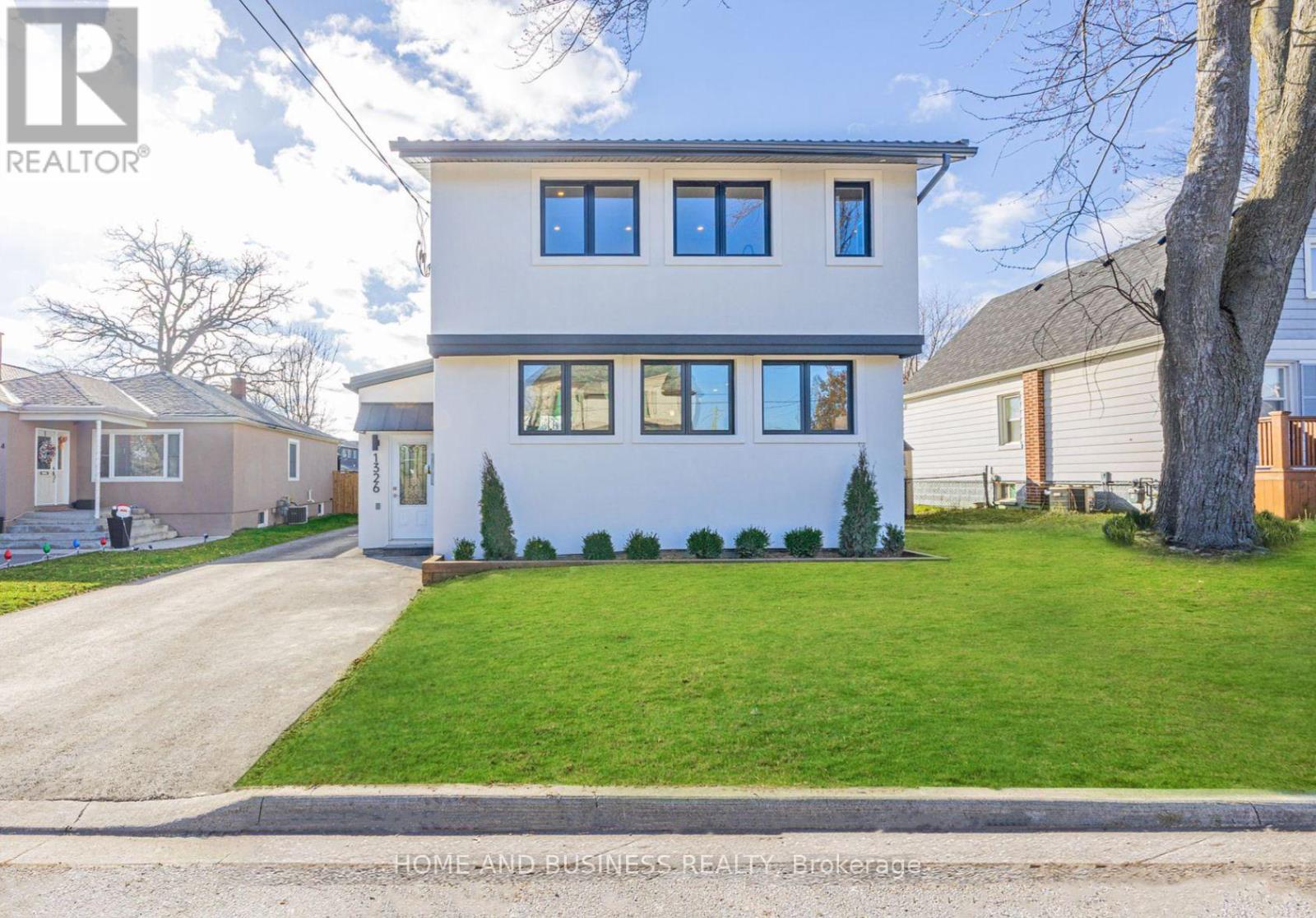 1326 Meredith Avenue, Mississauga, Ontario  L5E 2E7 - Photo 5 - W12864000