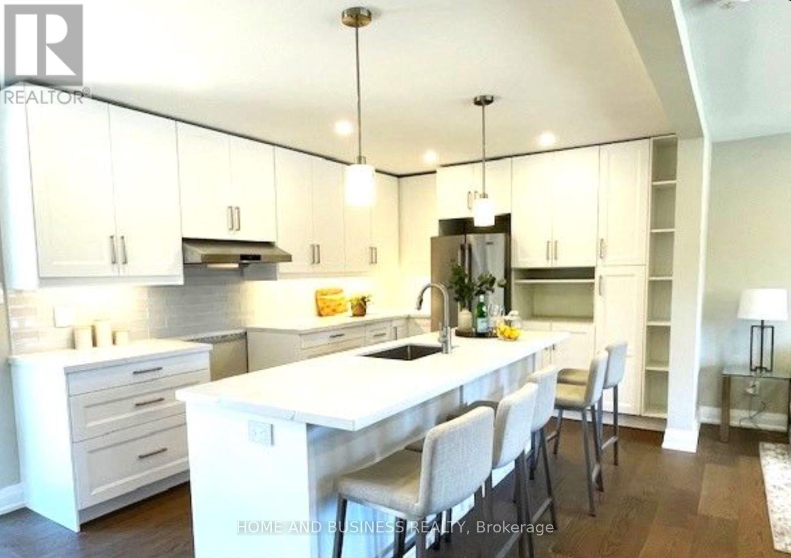 1326 Meredith Avenue, Mississauga, Ontario  L5E 2E7 - Photo 8 - W12864000