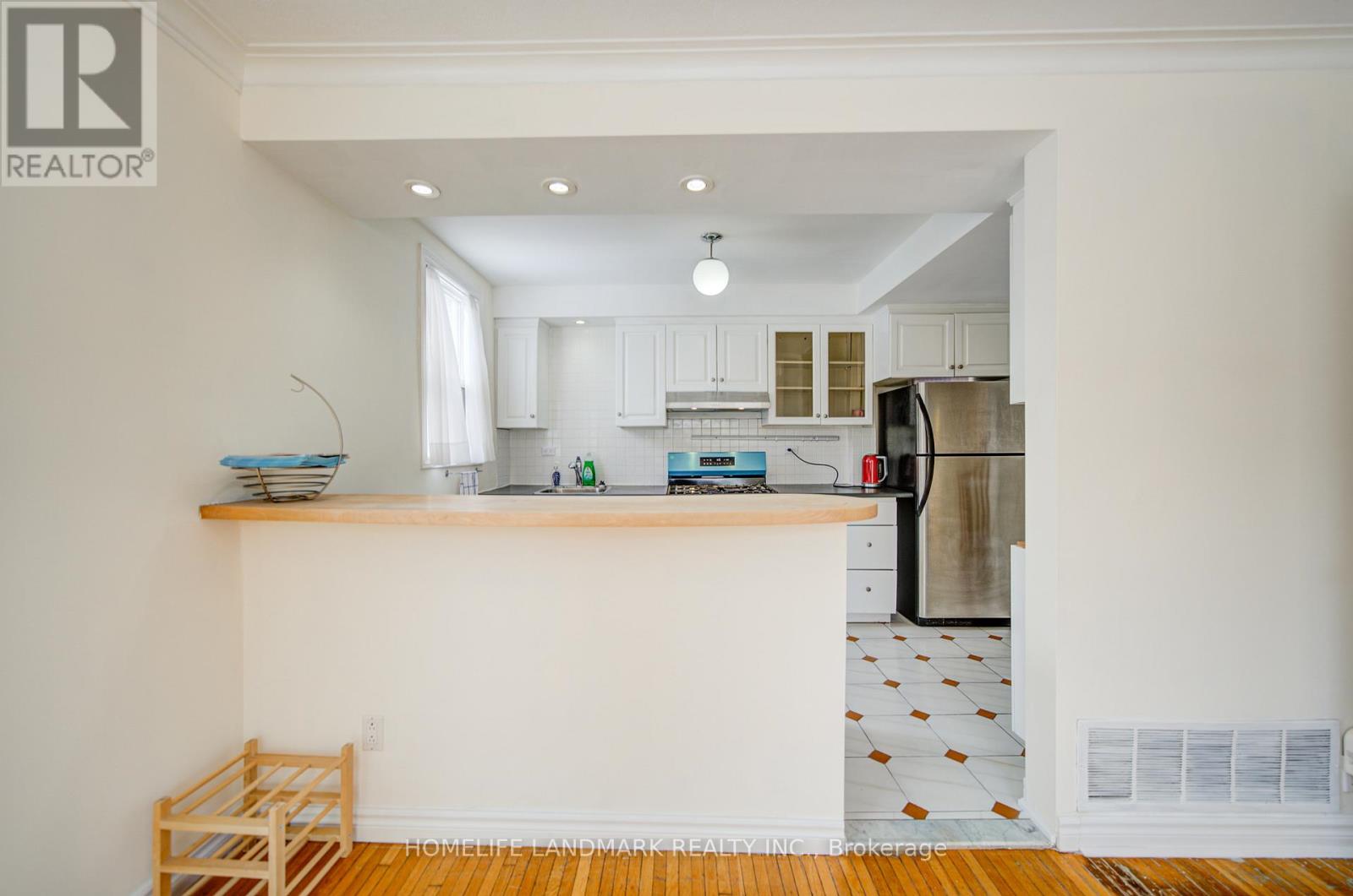 880 Shaw Street, Toronto, Ontario  M6G 3M2 - Photo 14 - W12864048