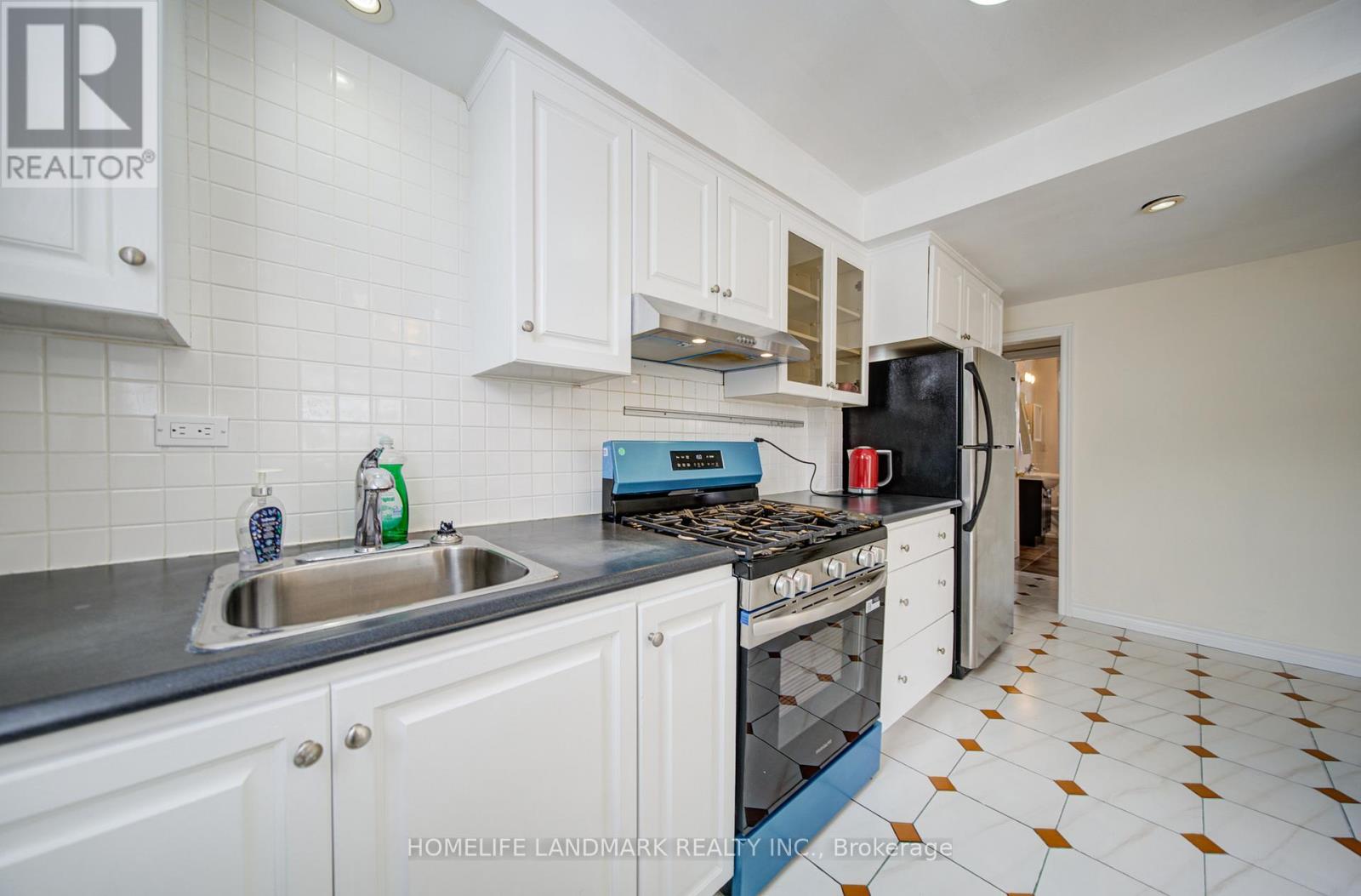 880 Shaw Street, Toronto, Ontario  M6G 3M2 - Photo 15 - W12864048