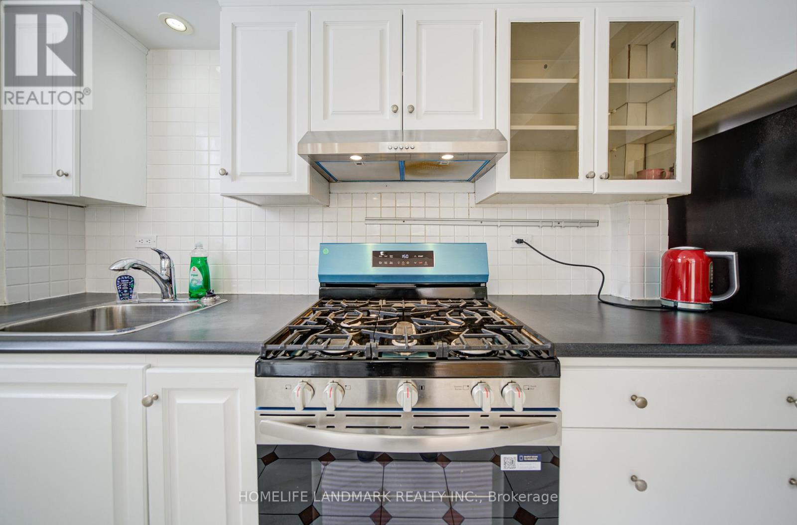 880 Shaw Street, Toronto, Ontario  M6G 3M2 - Photo 16 - W12864048