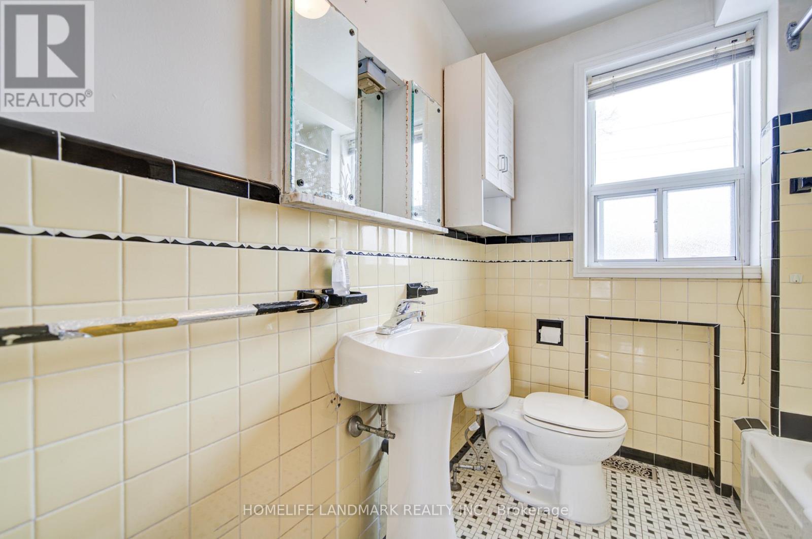 880 Shaw Street, Toronto, Ontario  M6G 3M2 - Photo 28 - W12864048