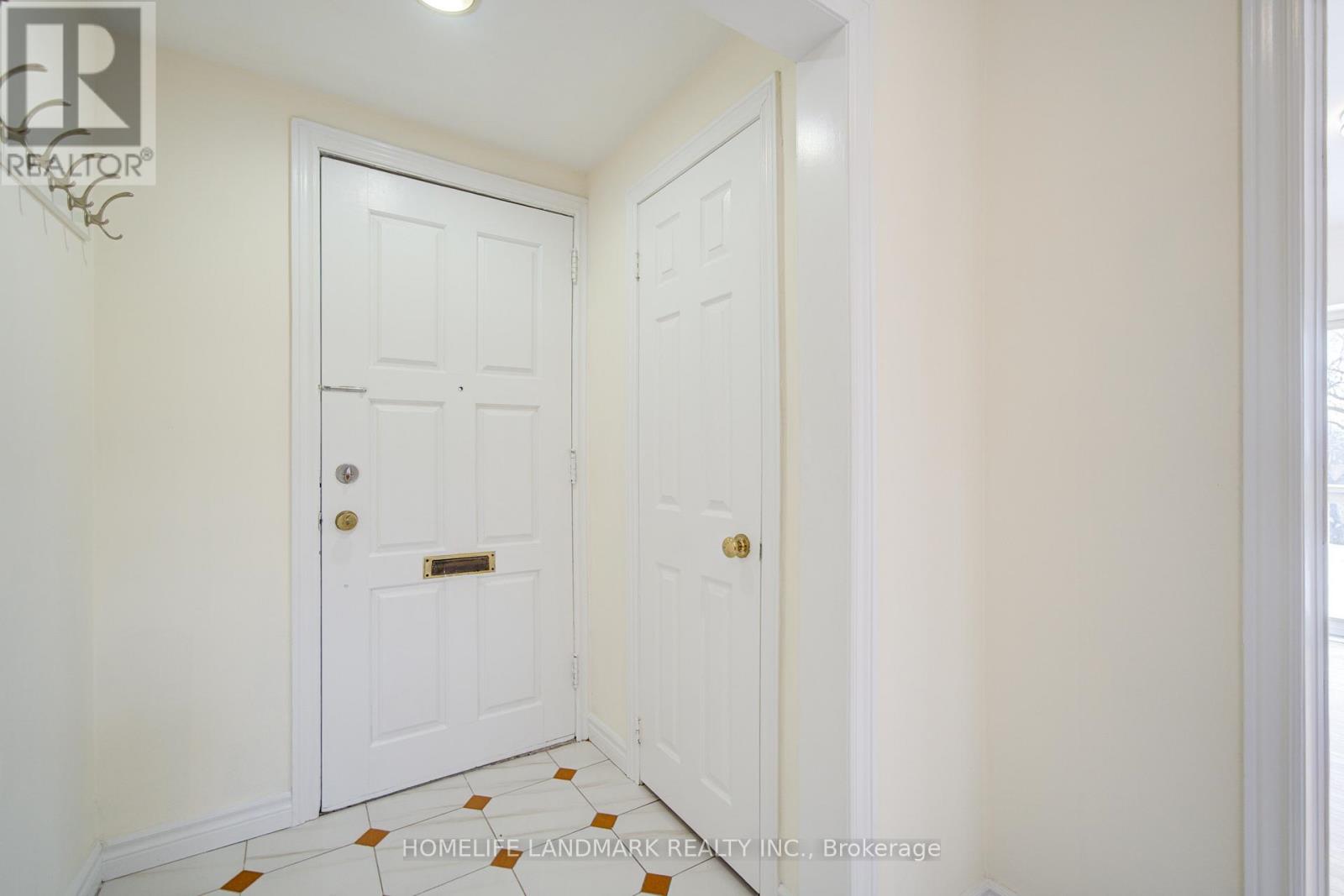 880 Shaw Street, Toronto, Ontario  M6G 3M2 - Photo 3 - W12864048