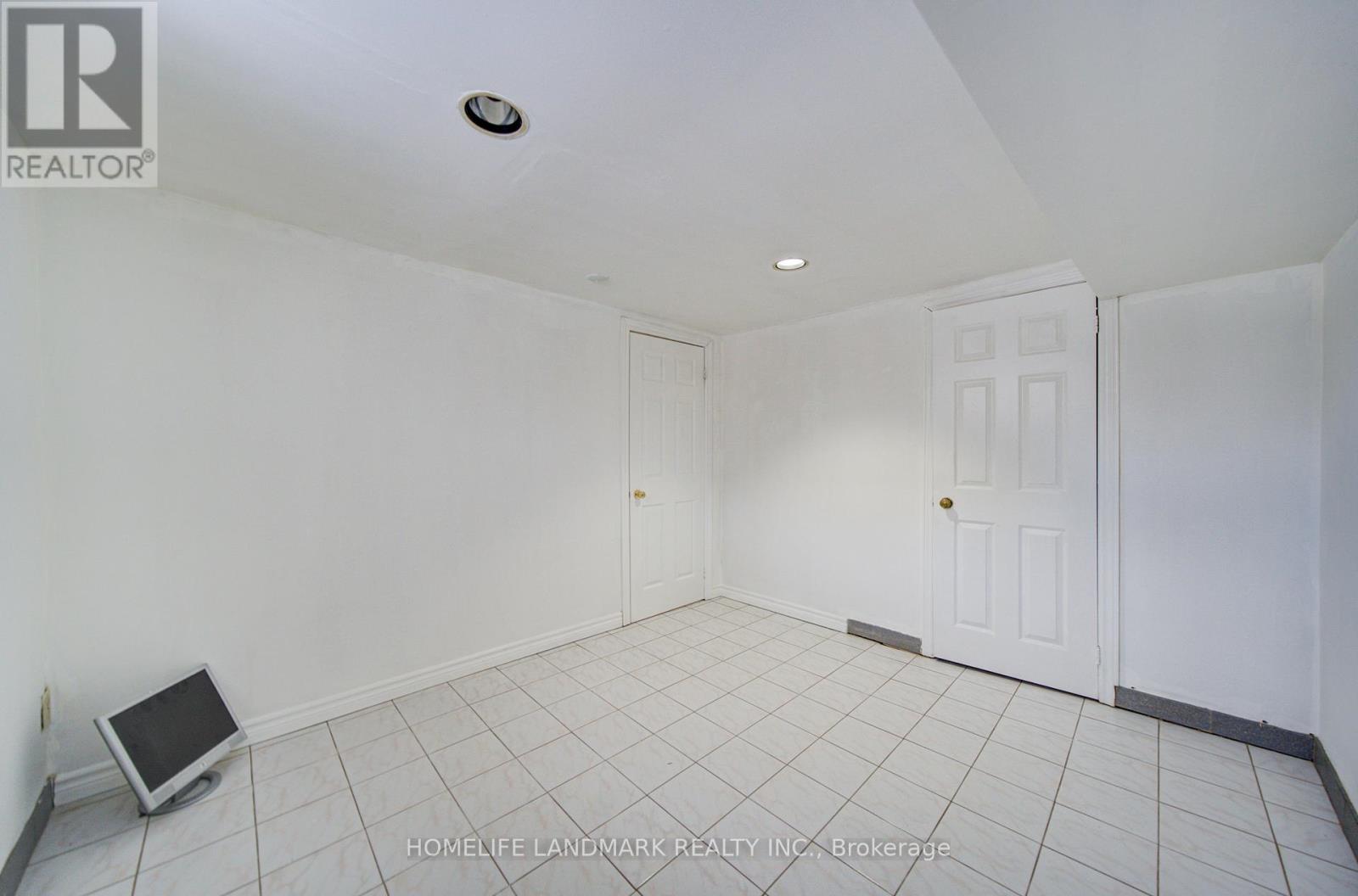 880 Shaw Street, Toronto, Ontario  M6G 3M2 - Photo 34 - W12864048
