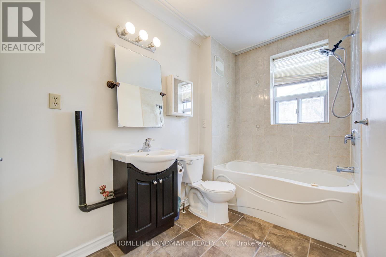 880 Shaw Street, Toronto, Ontario  M6G 3M2 - Photo 7 - W12864048