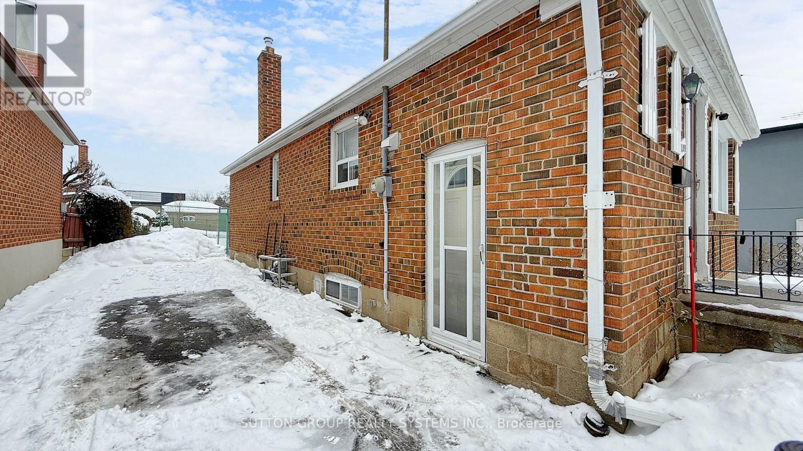 199 Strathnairn Avenue, Toronto, Ontario  M6M 2G6 - Photo 2 - W12864090