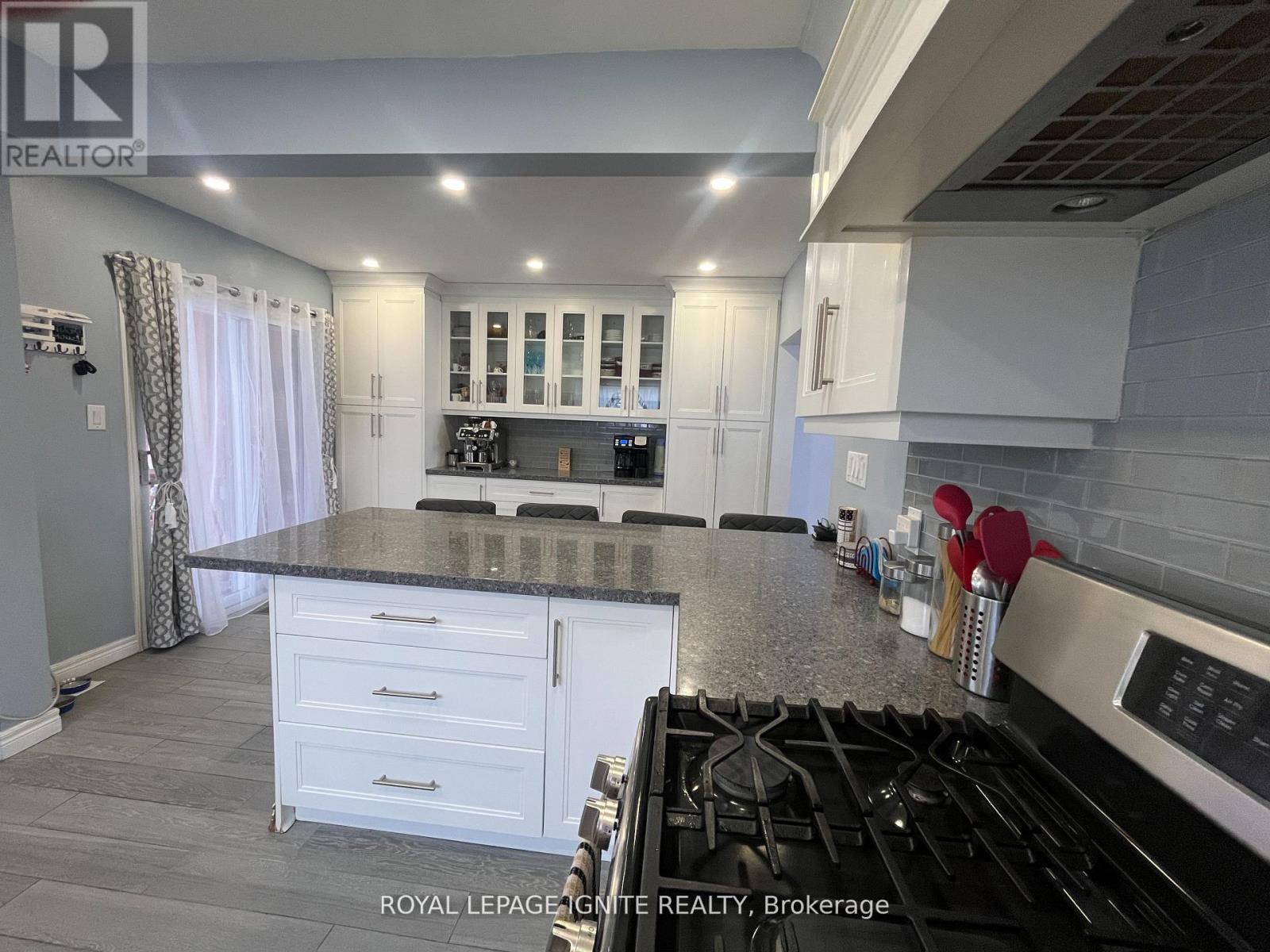 55 Dalrymple Drive, Toronto, Ontario  M6N 4S2 - Photo 8 - W12864094