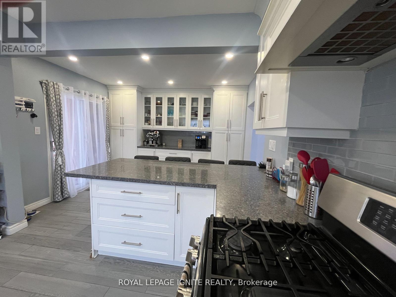 55 Dalrymple Drive, Toronto, Ontario  M6N 4S2 - Photo 9 - W12864094