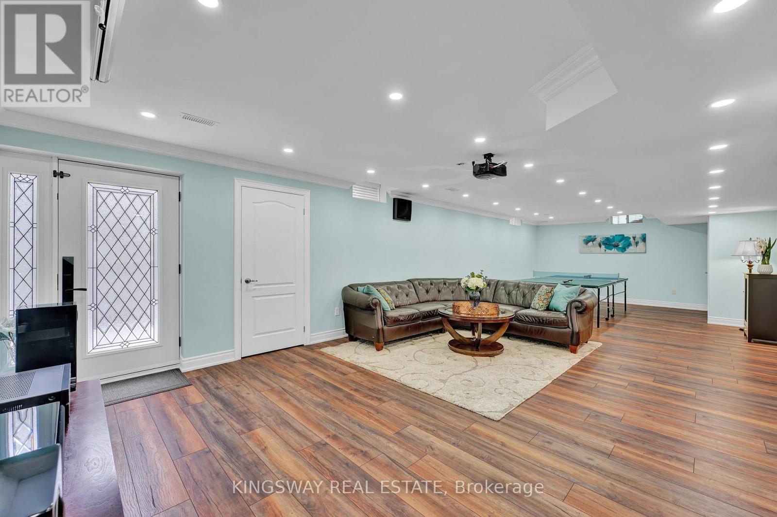 70 Bond Crescent, Richmond Hill, Ontario  L4E 3K4 - Photo 25 - N12756334