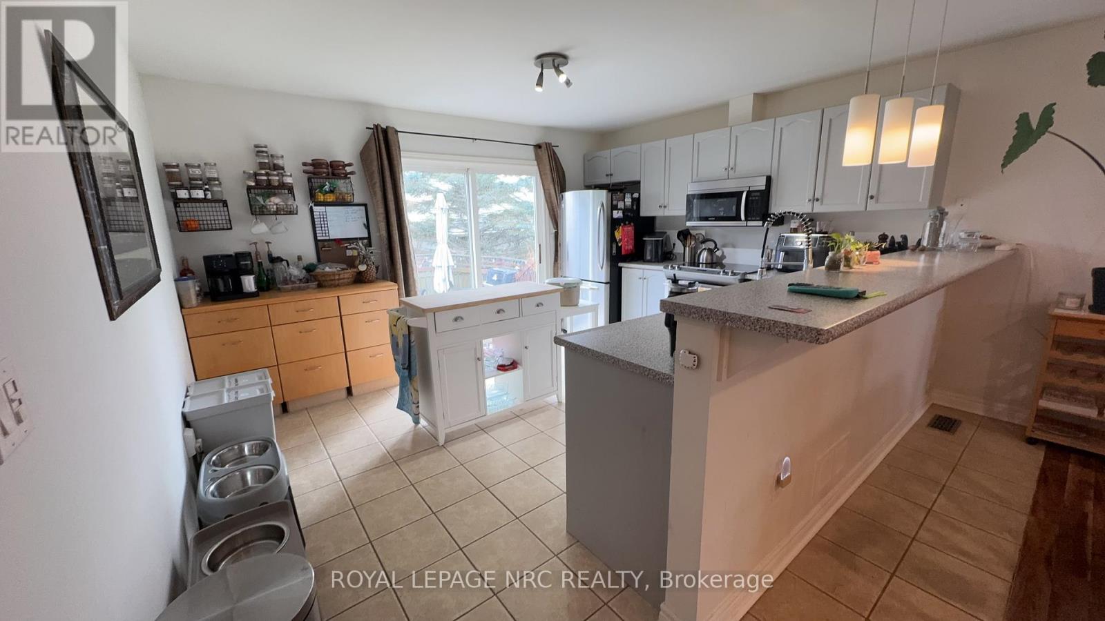 63 Jackson Court E, Welland, Ontario  L3C 7G4 - Photo 7 - X12864098