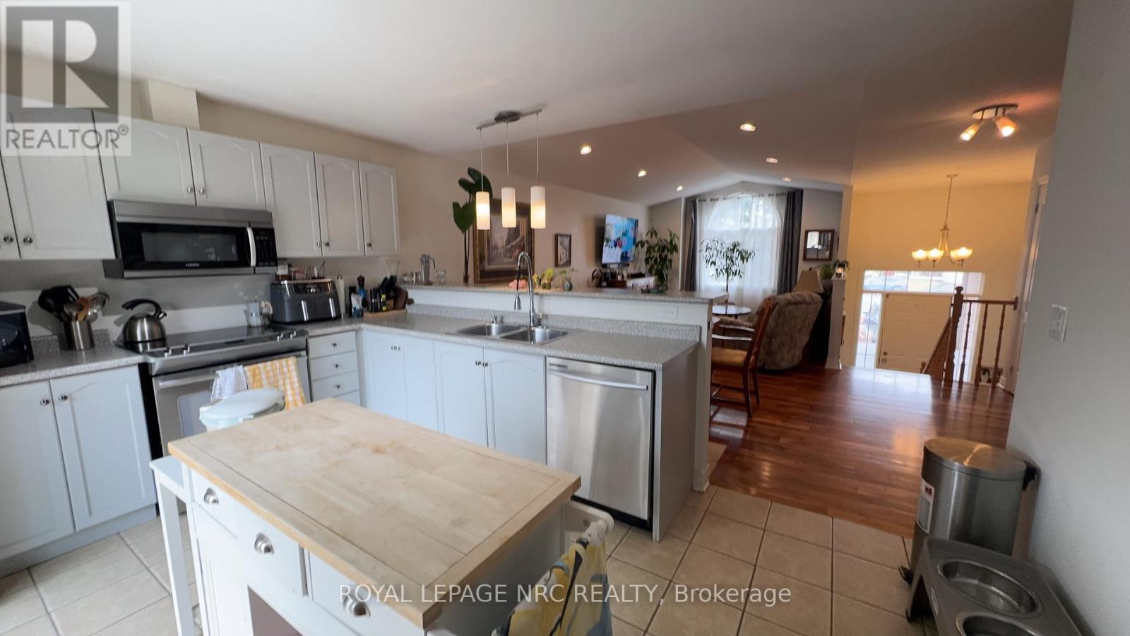 63 Jackson Court E, Welland, Ontario  L3C 7G4 - Photo 9 - X12864098