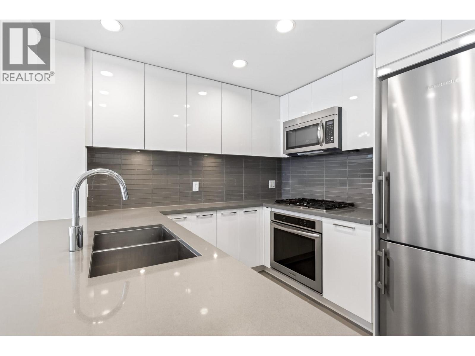 2005 4880 Bennett Street, Burnaby, British Columbia  V5H 0C1 - Photo 3 - R3097817