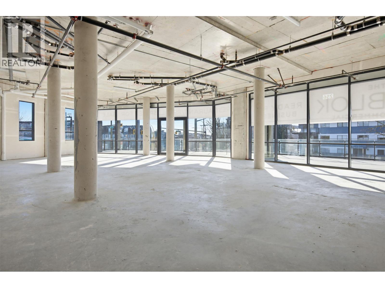 256 422 E 3rd Street, North Vancouver, British Columbia  V7L 0K1 - Photo 4 - C8076826