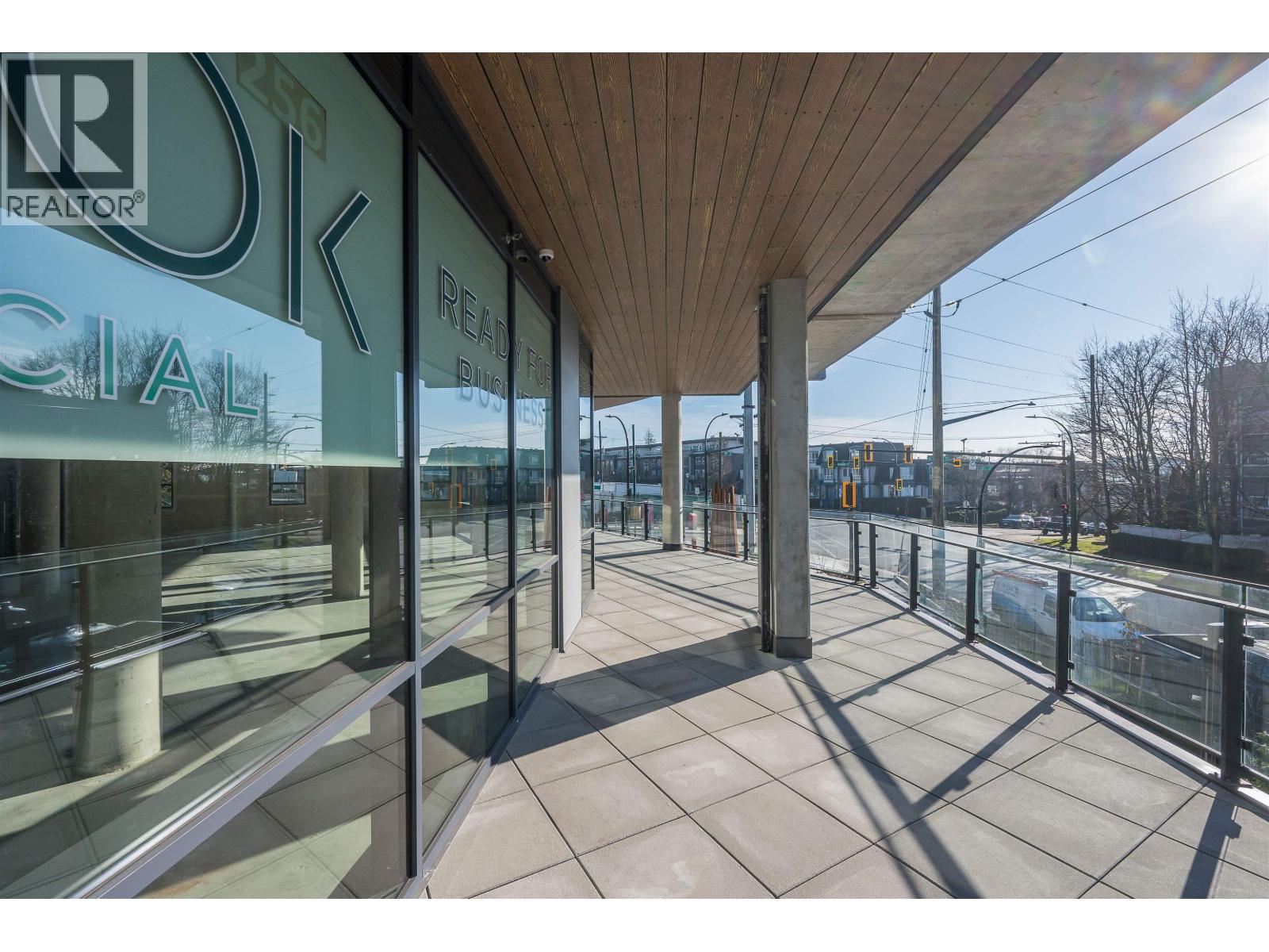 256 422 E 3rd Street, North Vancouver, British Columbia  V7L 0K1 - Photo 3 - C8076826