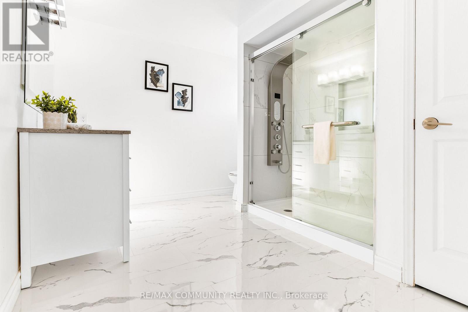 42 Kay Drive, Toronto, Ontario  M9V 4V6 - Photo 21 - W12864068