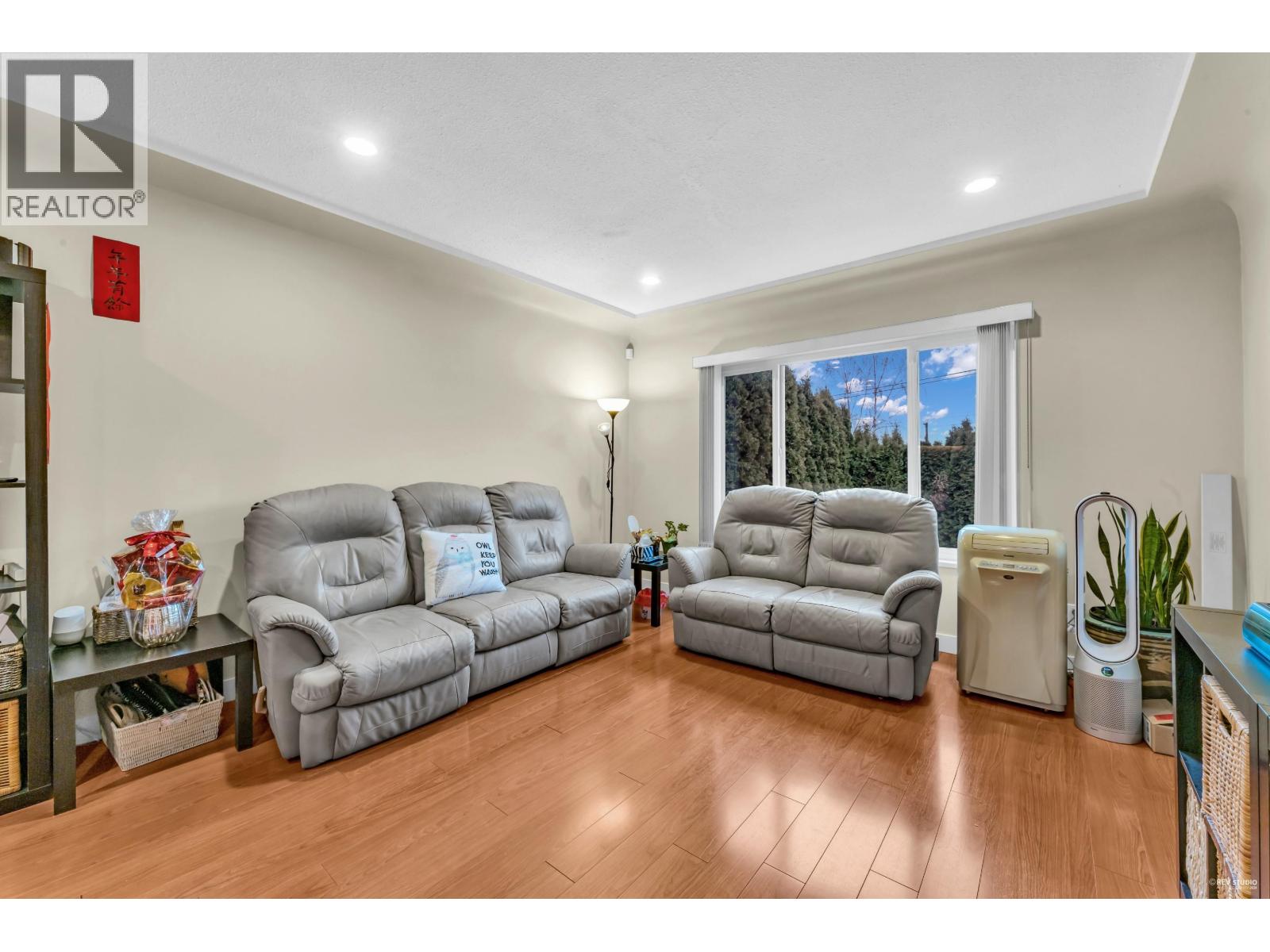 3951 Slocan Street, Vancouver, British Columbia  V5R 1Y7 - Photo 3 - R3097741