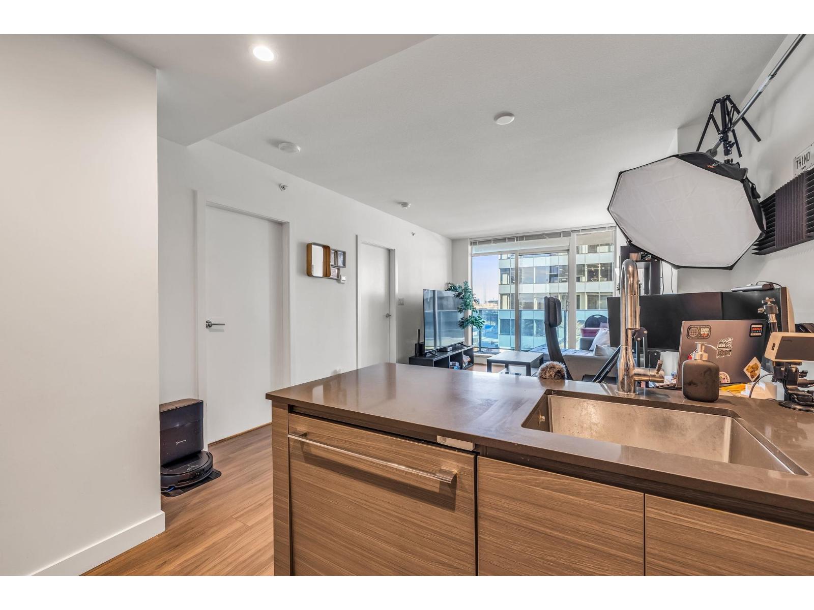 705 13615 Fraser Highway, Surrey, British Columbia  V3T 0P7 - Photo 4 - R3097843