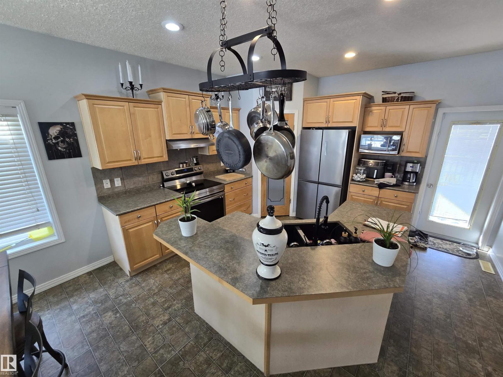 1445 Highwood Bv, Devon, Alberta  T9G 2E9 - Photo 9 - E4476559