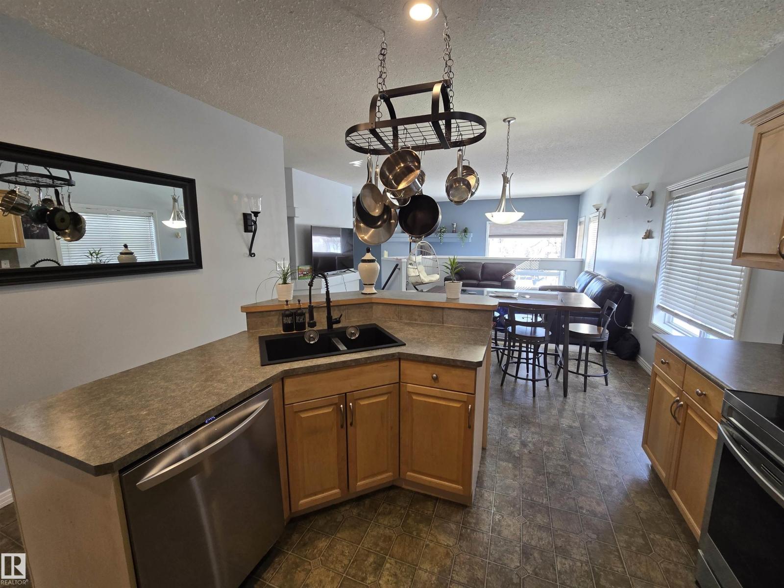 1445 Highwood Bv, Devon, Alberta  T9G 2E9 - Photo 10 - E4476559