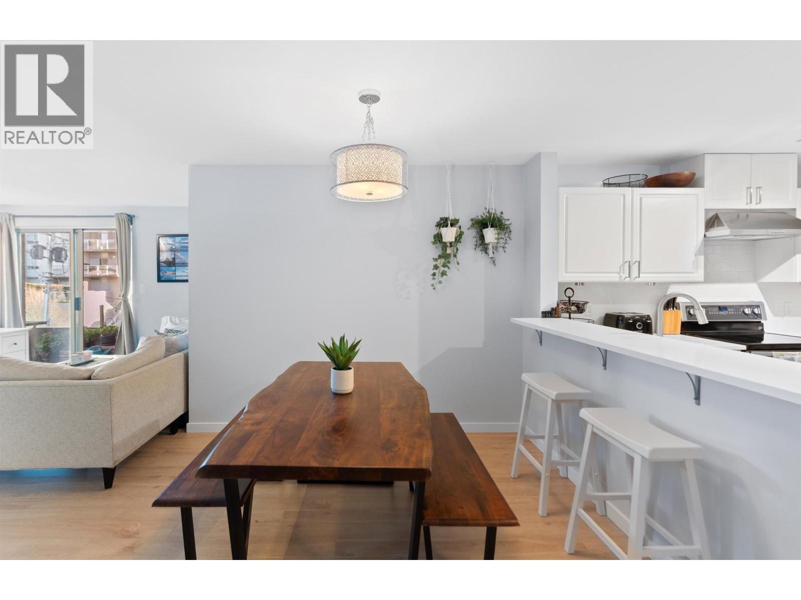 304 137 W 17th Street, North Vancouver, British Columbia  V7M 1V5 - Photo 8 - R3097314