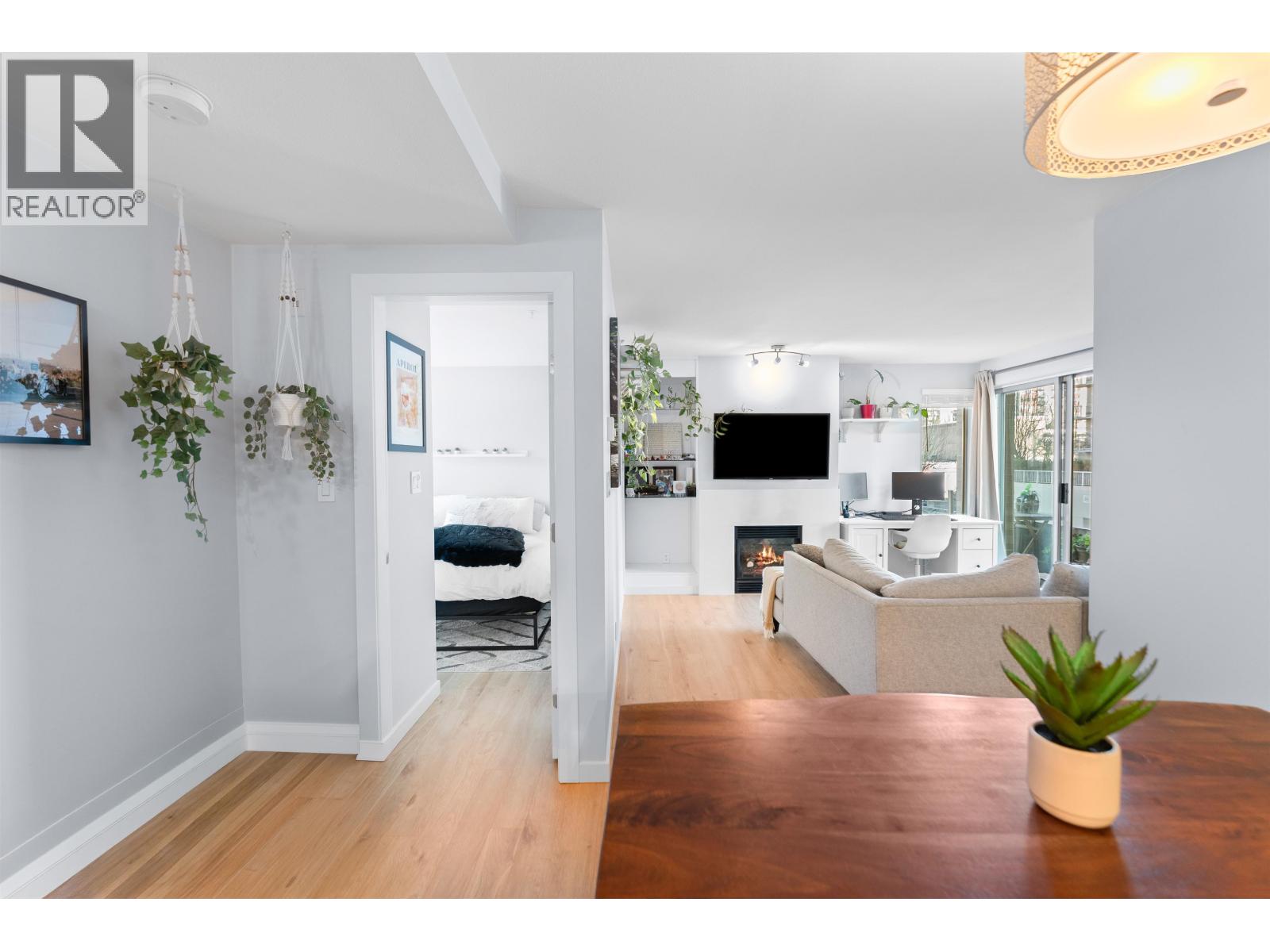 304 137 W 17th Street, North Vancouver, British Columbia  V7M 1V5 - Photo 9 - R3097314