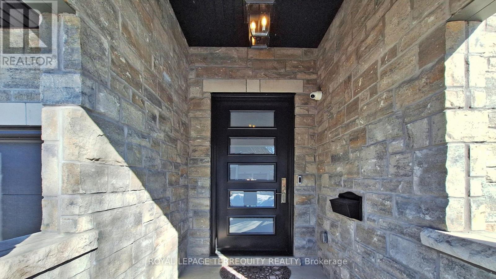 537 Marksbury Road, Pickering, Ontario  L1W 2S7 - Photo 3 - E12864082