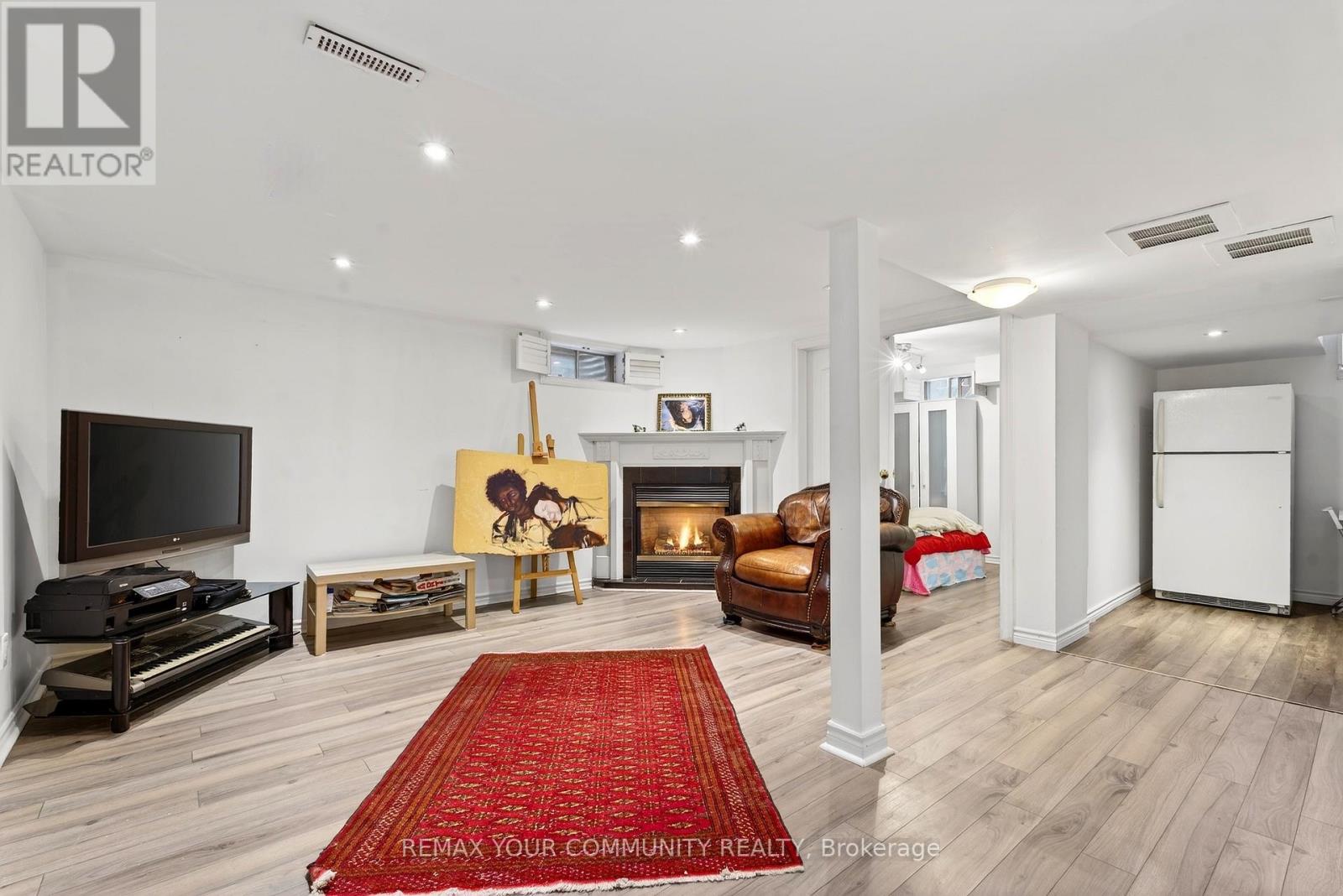 27 Pugsley Avenue, Richmond Hill, Ontario  L4C 8V2 - Photo 20 - N12721962