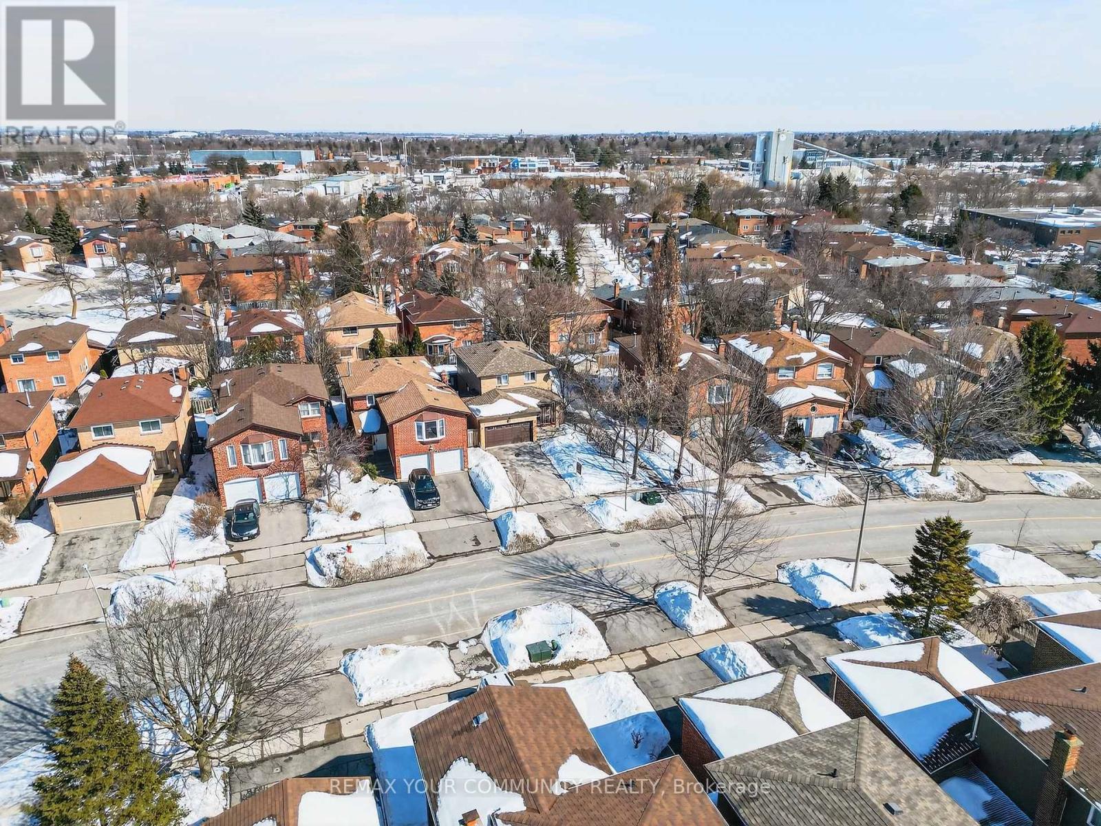 27 Pugsley Avenue, Richmond Hill, Ontario  L4C 8V2 - Photo 4 - N12721962