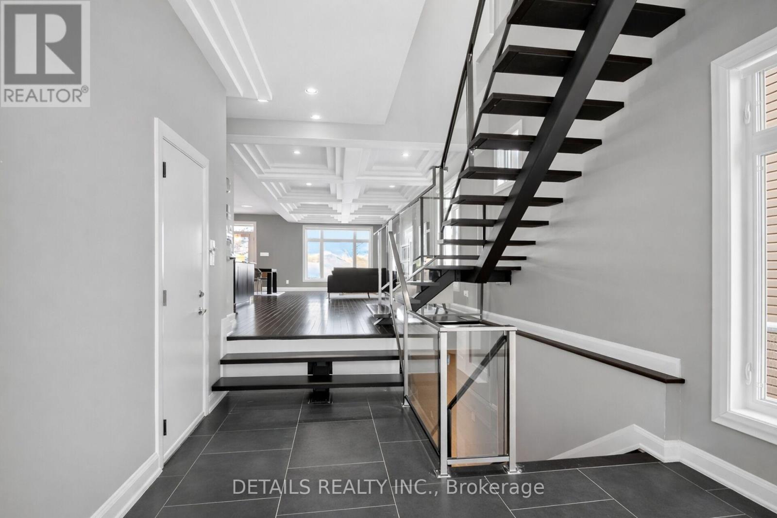 71 Eleanor Drive, Ottawa, Ontario  K2E 6A1 - Photo 4 - X12864142