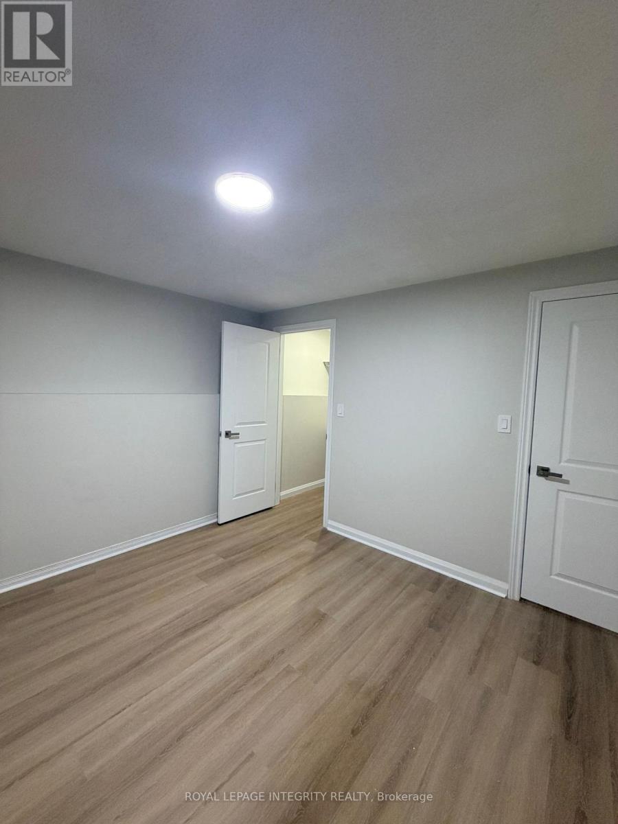 274 Sandhill Road, Ottawa, Ontario  K2K 2V7 - Photo 4 - X12864162