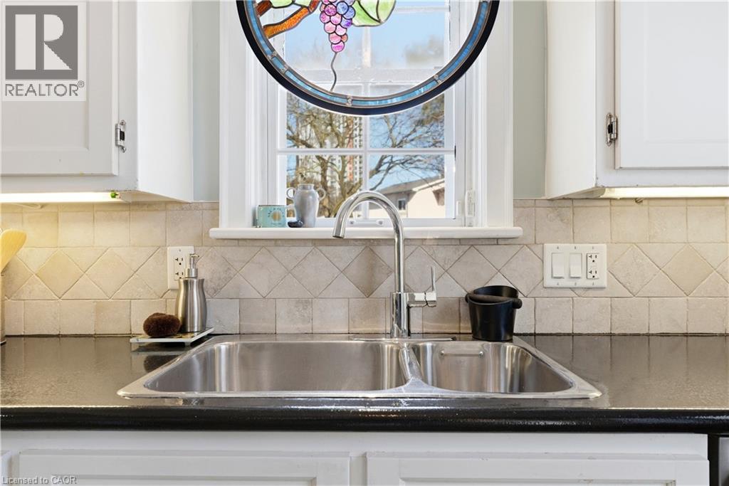 78 Stirling Avenue S, Kitchener, Ontario  N2G 3N9 - Photo 11 - 40805367