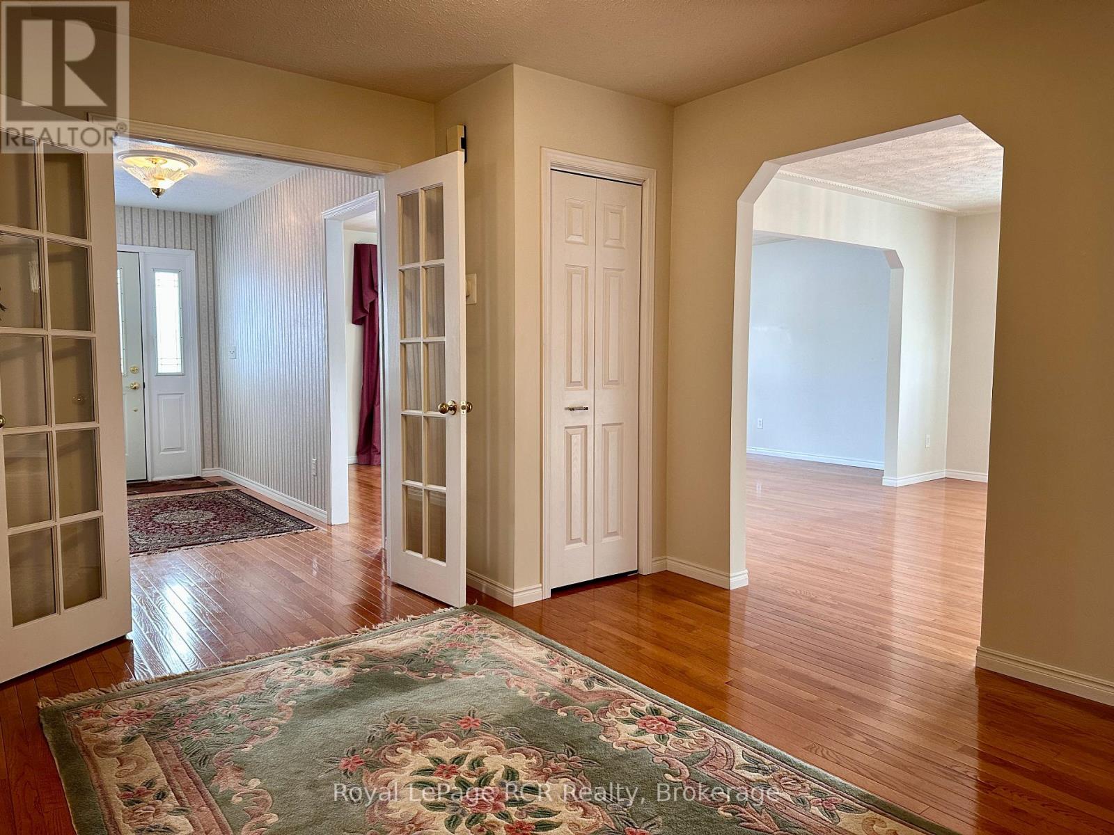 218 4th Street Crescent, Hanover, Ontario  N4N 3S2 - Photo 12 - X12467712