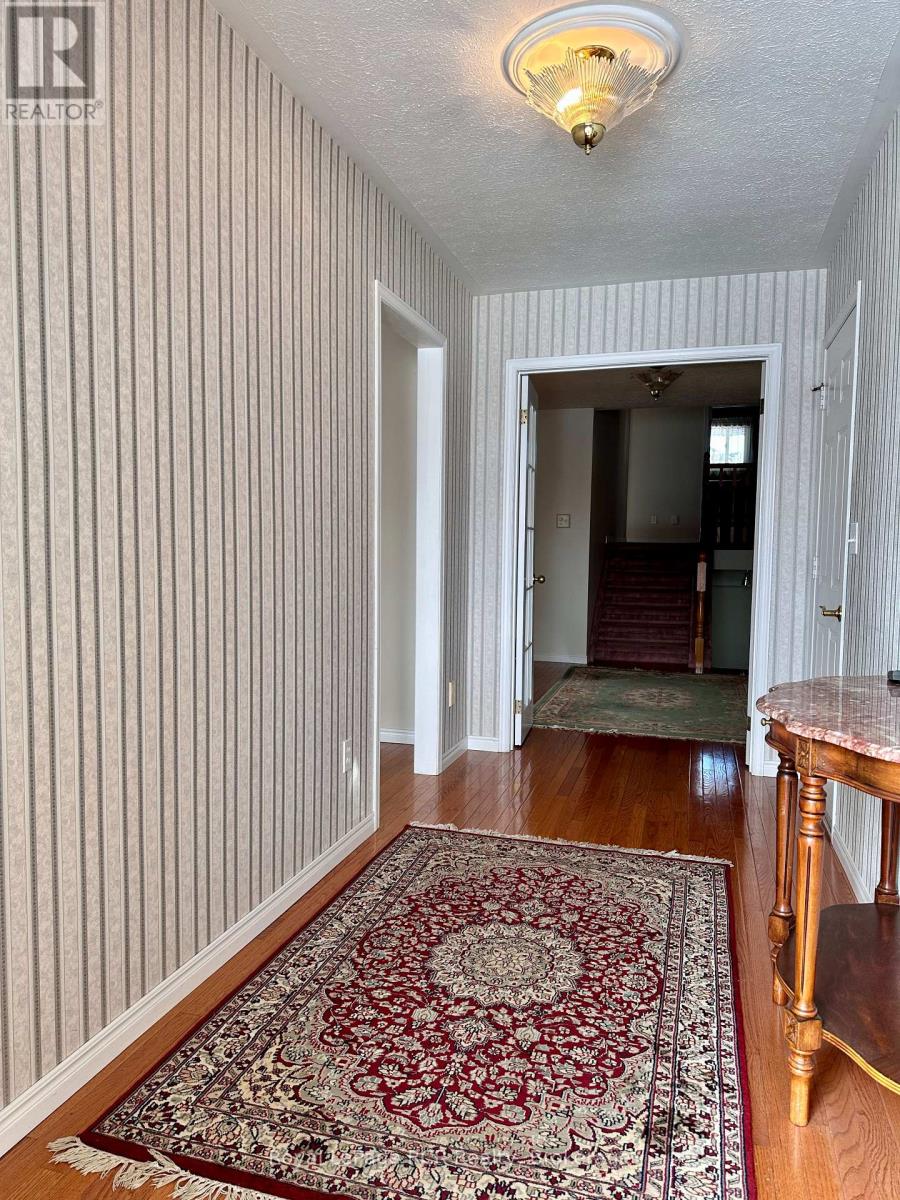 218 4th Street Crescent, Hanover, Ontario  N4N 3S2 - Photo 3 - X12467712