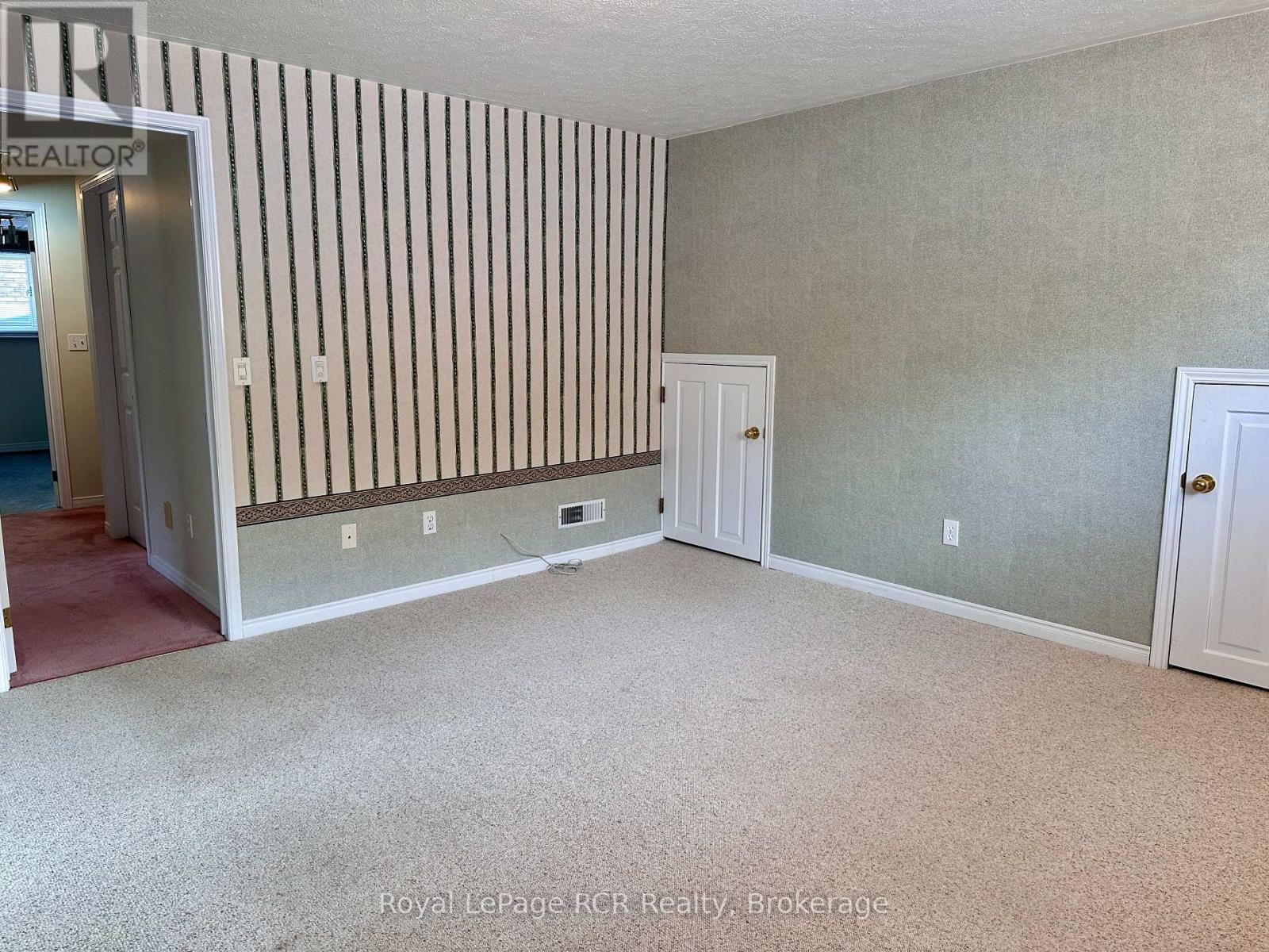 218 4th Street Crescent, Hanover, Ontario  N4N 3S2 - Photo 44 - X12467712