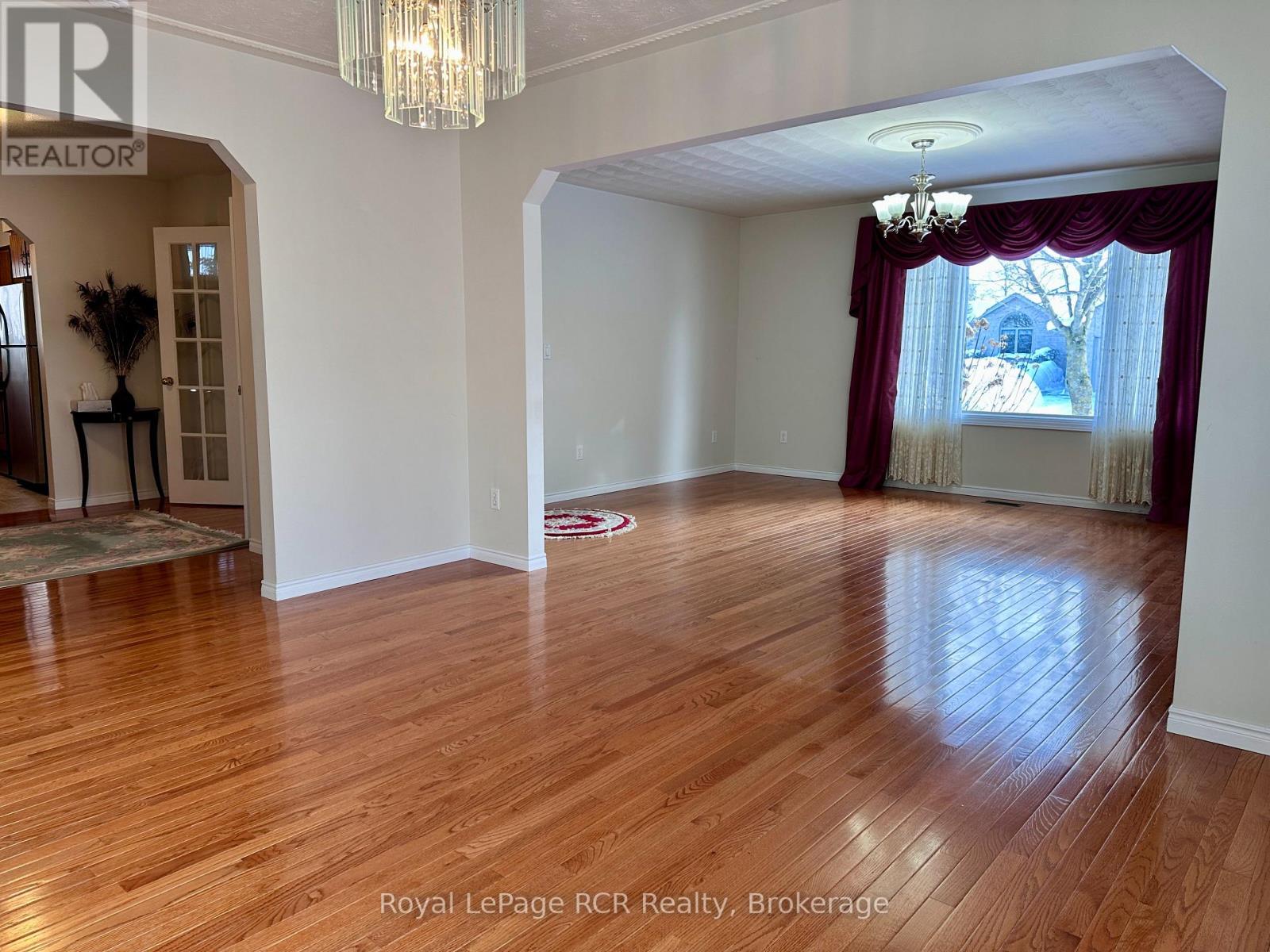 218 4th Street Crescent, Hanover, Ontario  N4N 3S2 - Photo 8 - X12467712