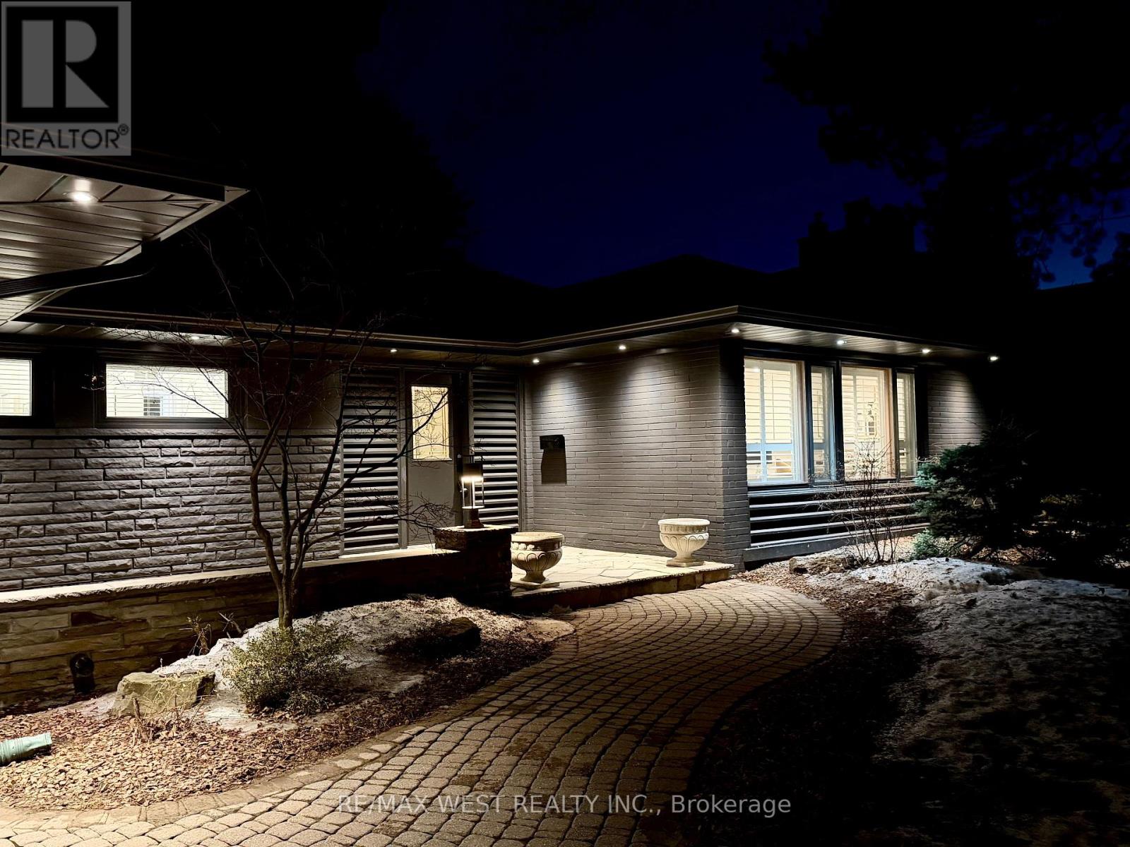 416 The Kingsway, Toronto, Ontario  M9A 3V9 - Photo 3 - W12858548