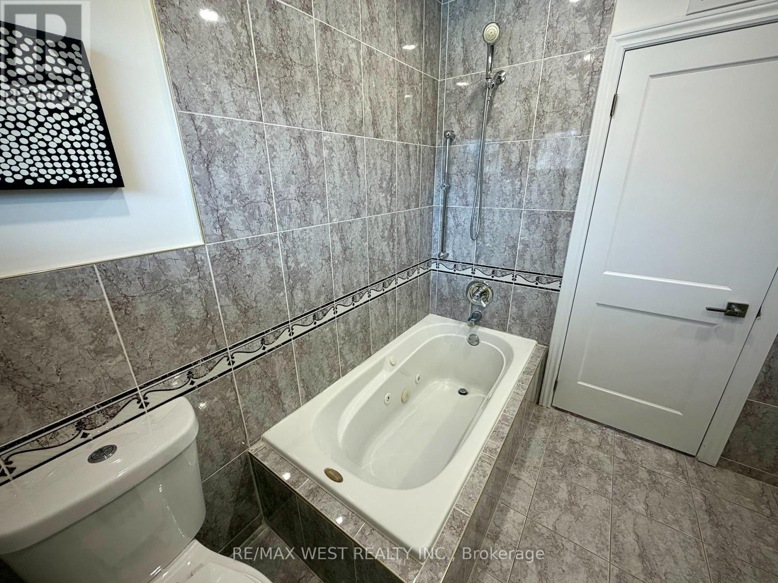 416 The Kingsway, Toronto, Ontario  M9A 3V9 - Photo 24 - W12858548