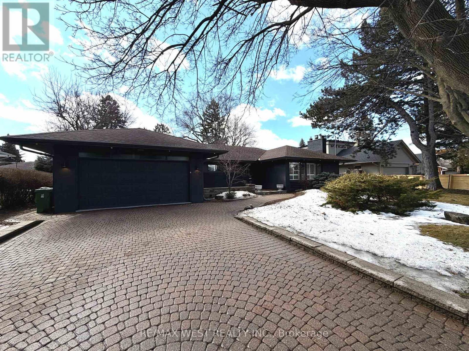 416 The Kingsway, Toronto, Ontario  M9A 3V9 - Photo 4 - W12858548