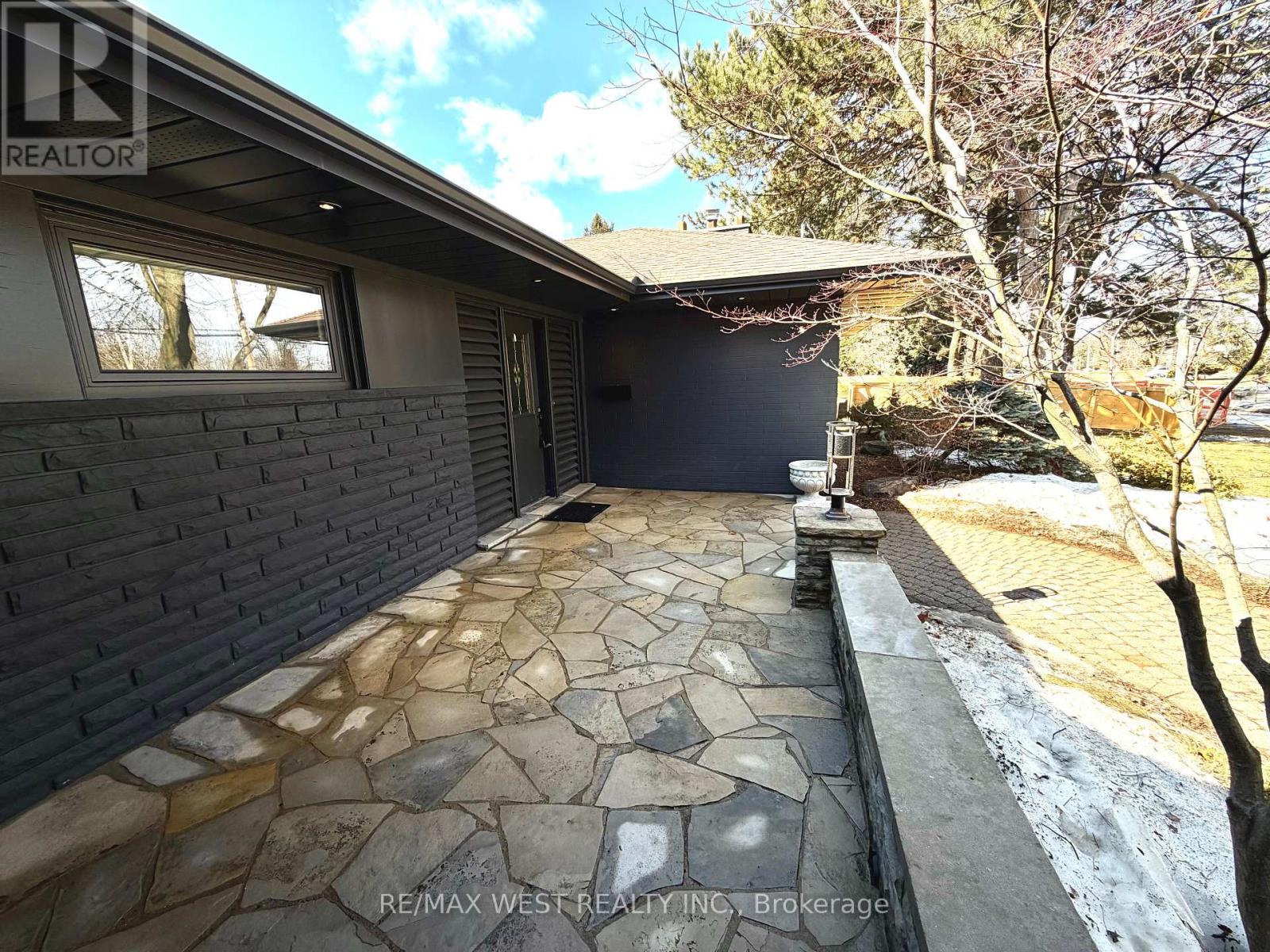 416 The Kingsway, Toronto, Ontario  M9A 3V9 - Photo 7 - W12858548