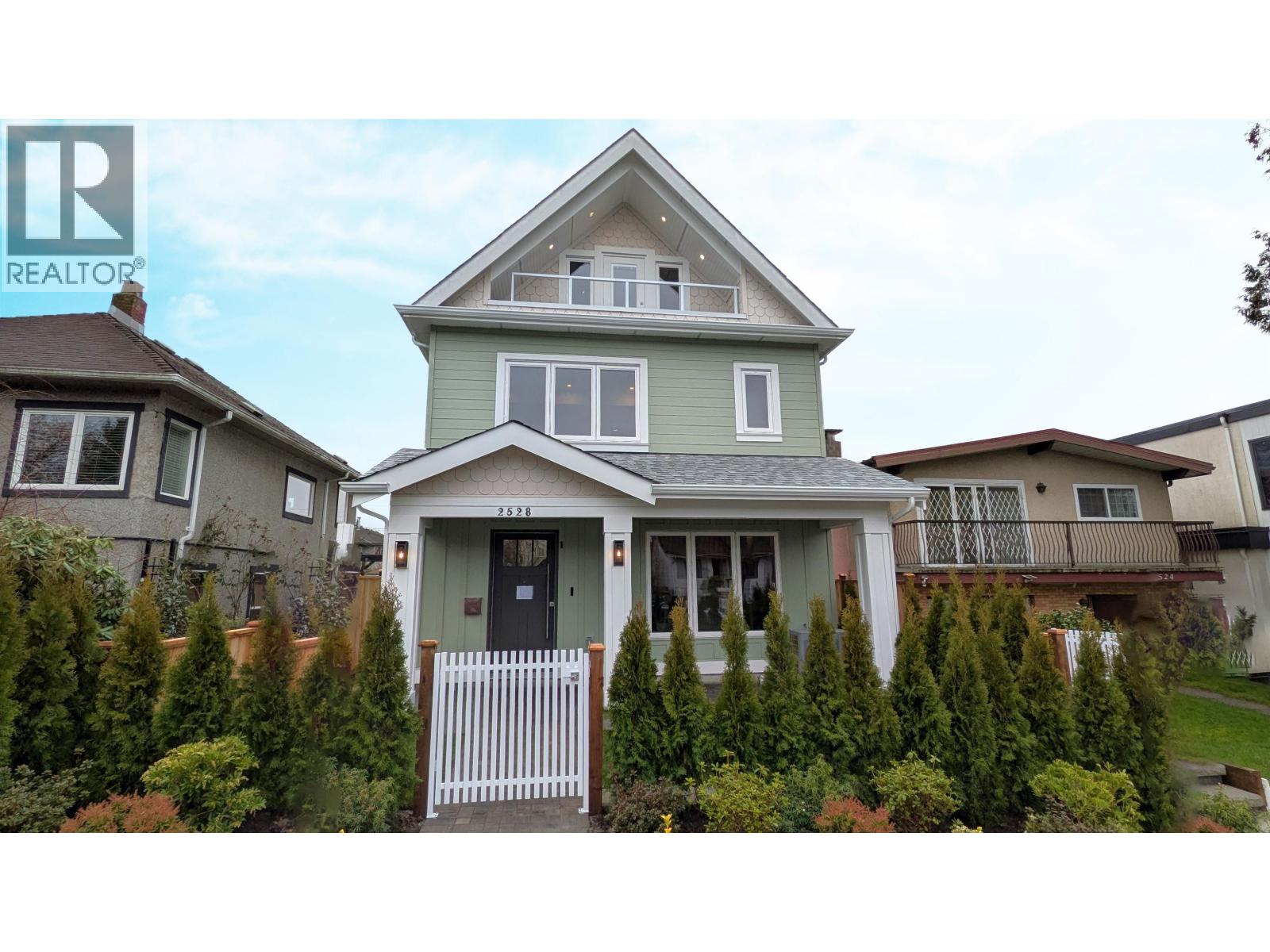 1 2528 TURNER STREET, vancouver, British Columbia