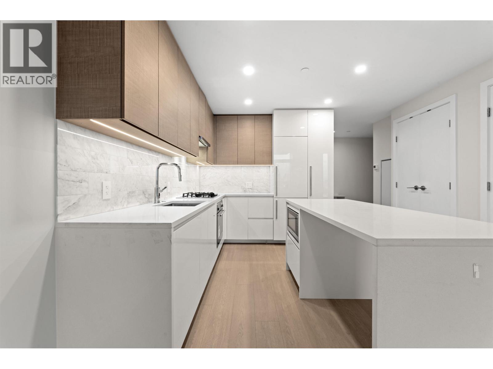 1806 2108 Gilmore Avenue, Burnaby, British Columbia  V5C 0N8 - Photo 3 - R3097907