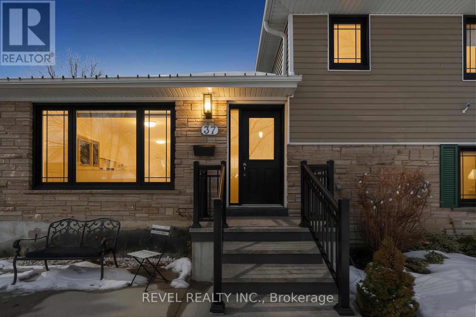 37 FERNDALE CRESCENT, Brampton, Ontario