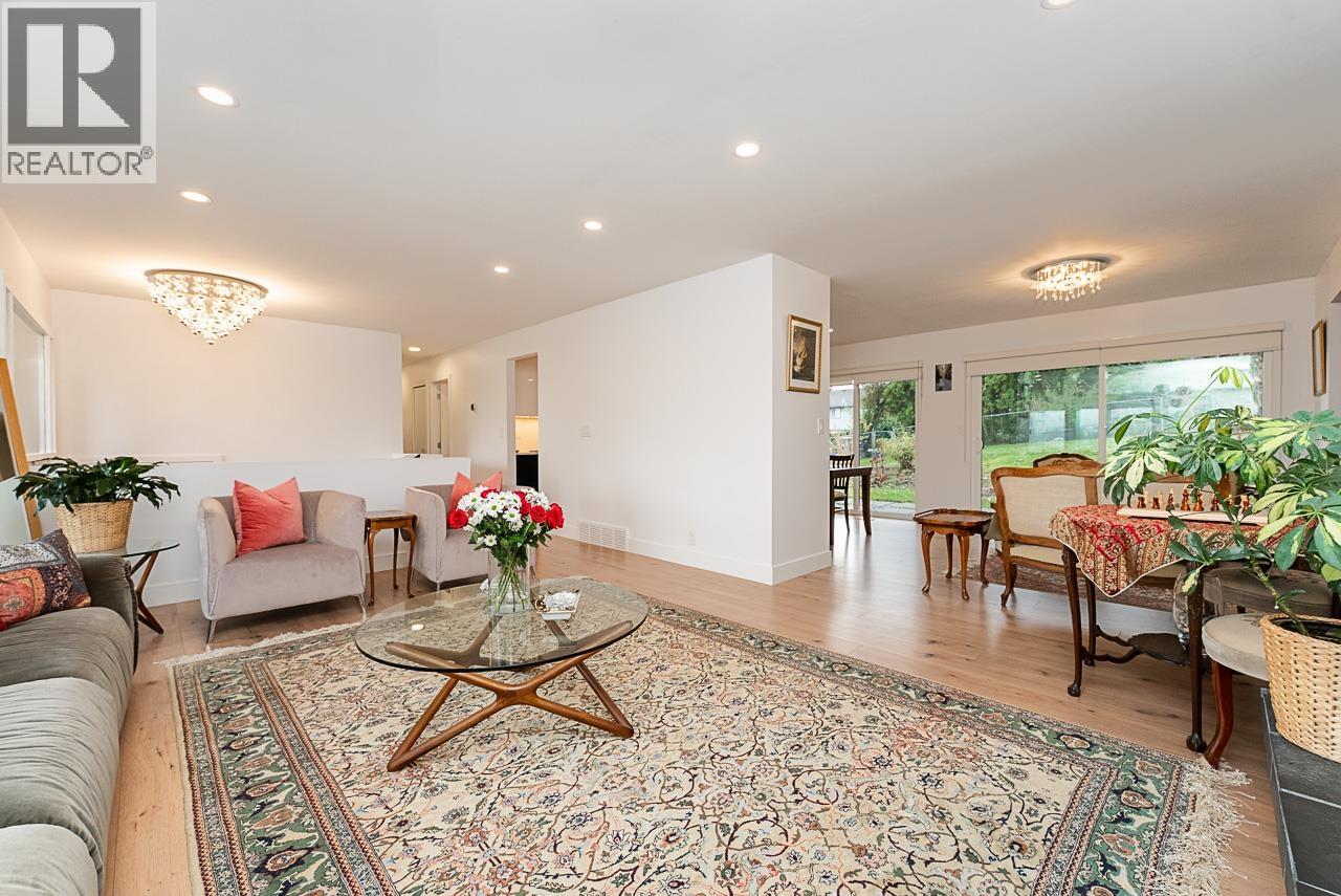 9150 Wilberforce Street, Burnaby, British Columbia  V3N 4C6 - Photo 12 - R3097898