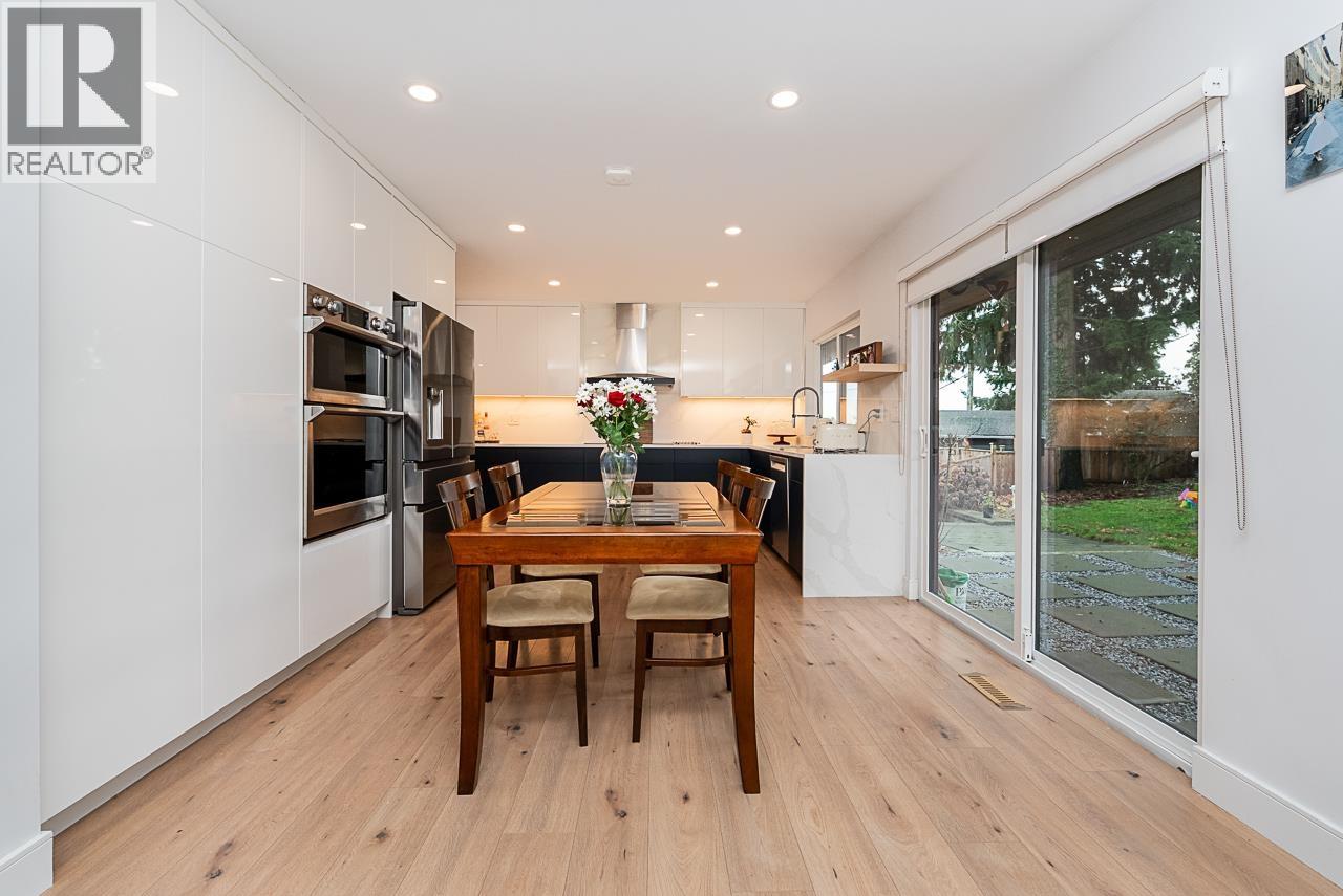 9150 Wilberforce Street, Burnaby, British Columbia  V3N 4C6 - Photo 13 - R3097898