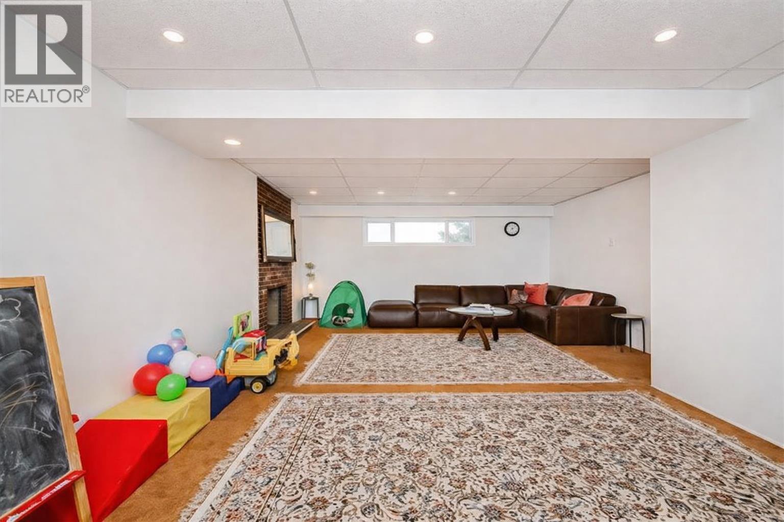 9150 Wilberforce Street, Burnaby, British Columbia  V3N 4C6 - Photo 8 - R3097898