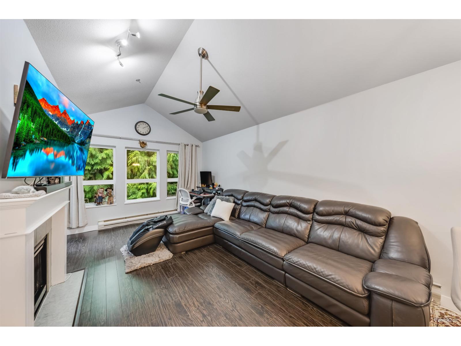 405 9688 148 Street, Surrey, British Columbia  V3R 0W2 - Photo 3 - R3097419